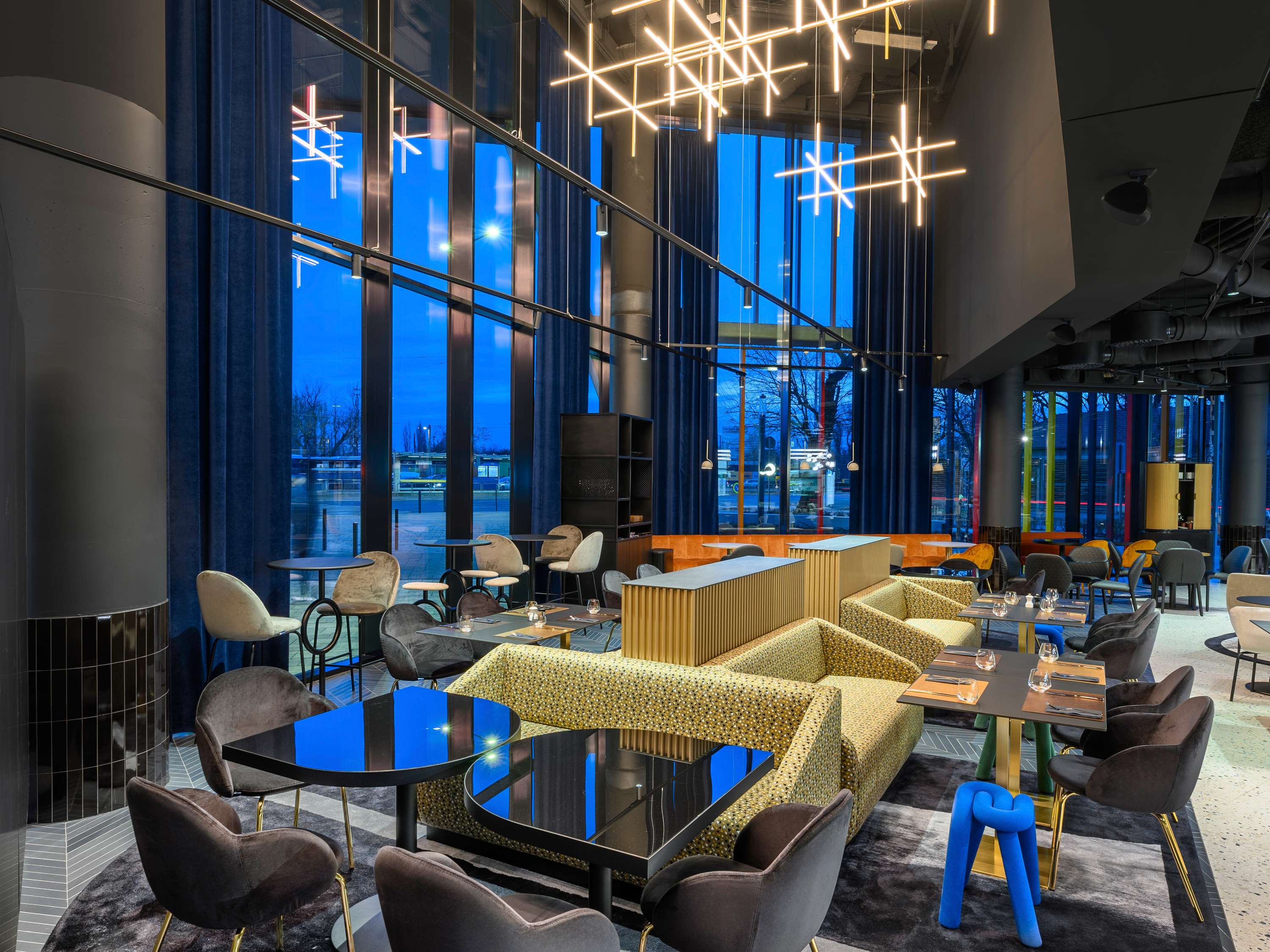 Images TRIBE Table Budapest