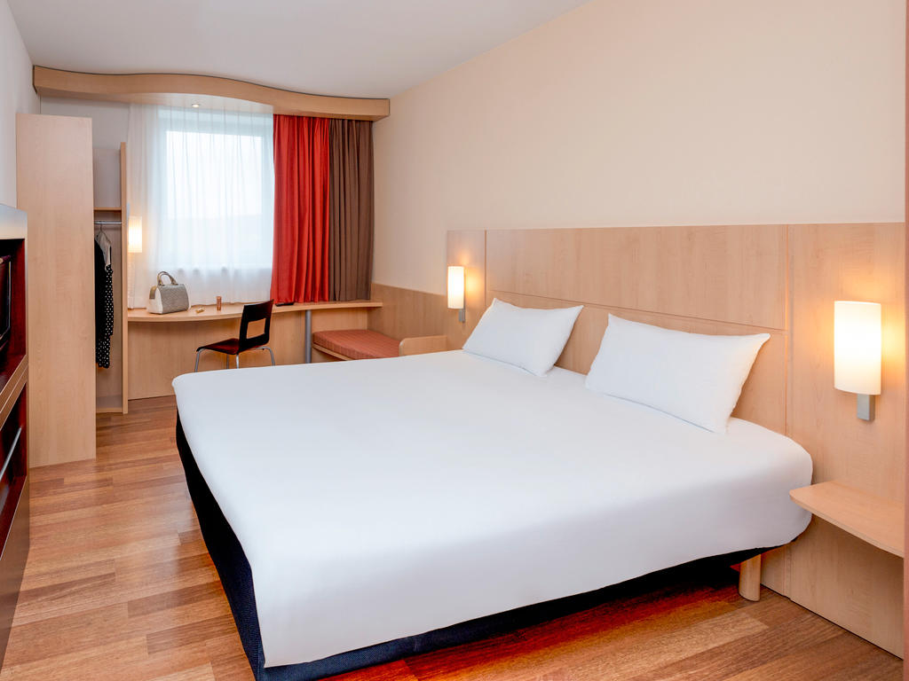 Images ibis Esch Belval