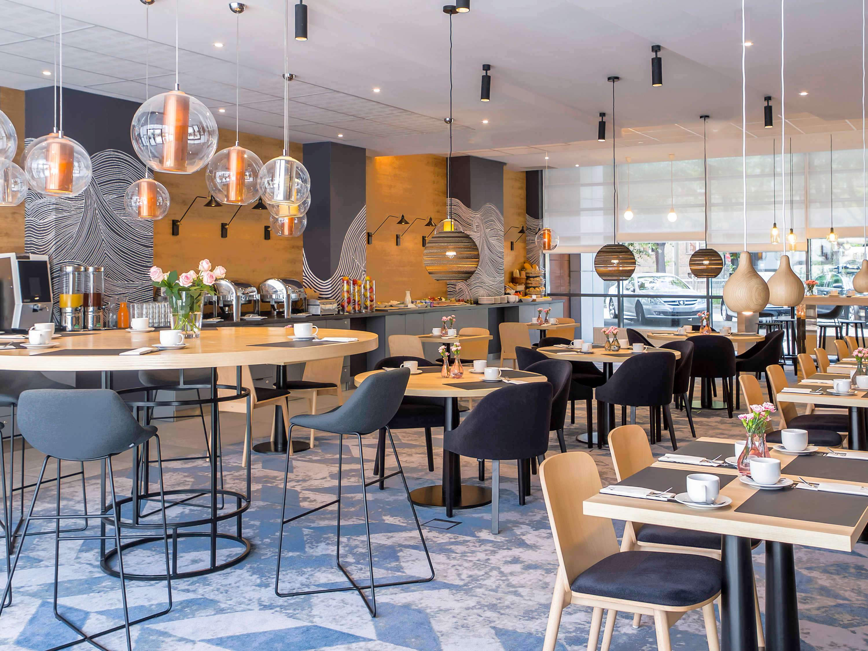 Images NOVO SQUARE LOUNGE BAR