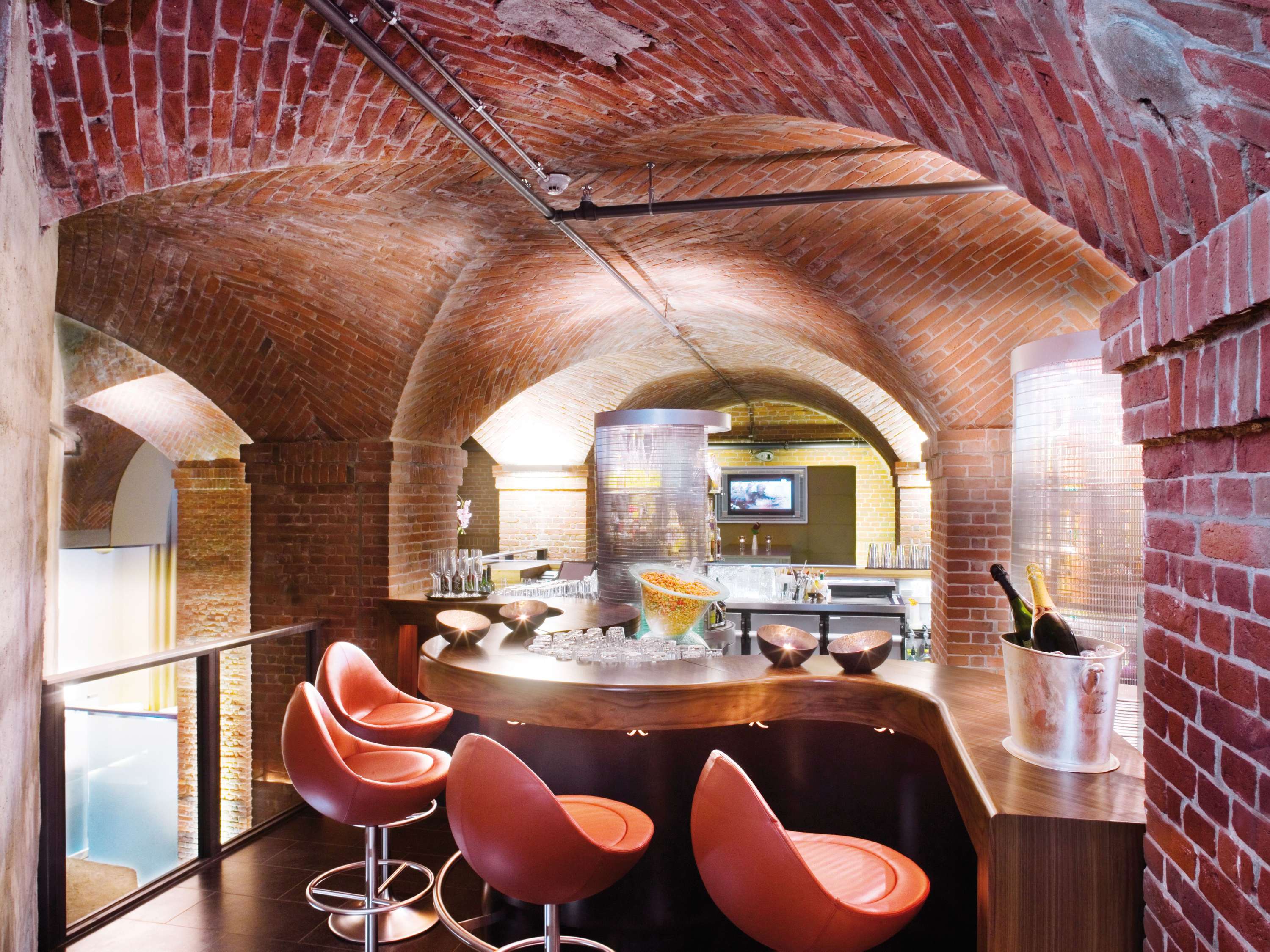 Bild 1 CAVE BAR in Hamburg