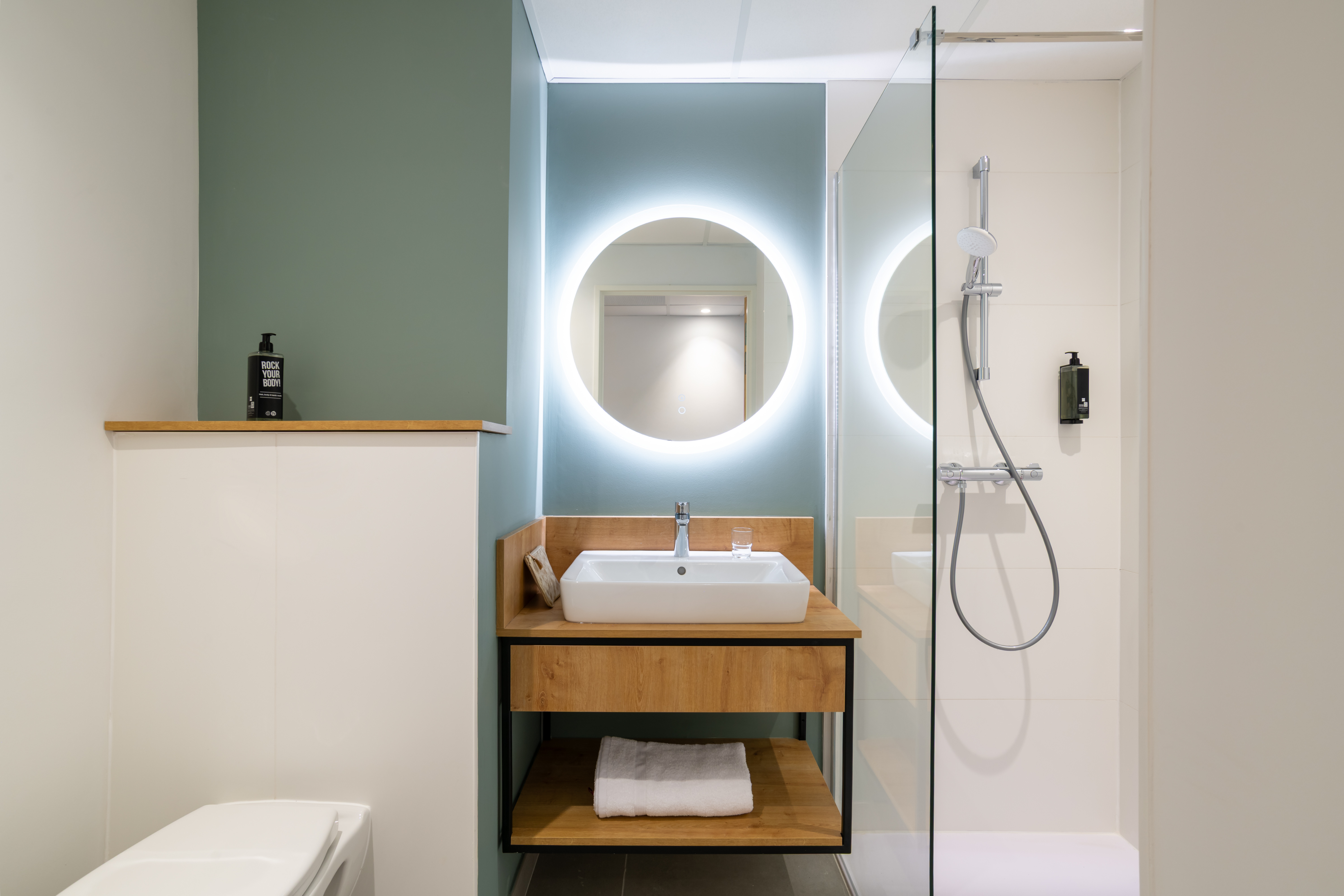 Salle de bain avec douche Salle de bain avec douche