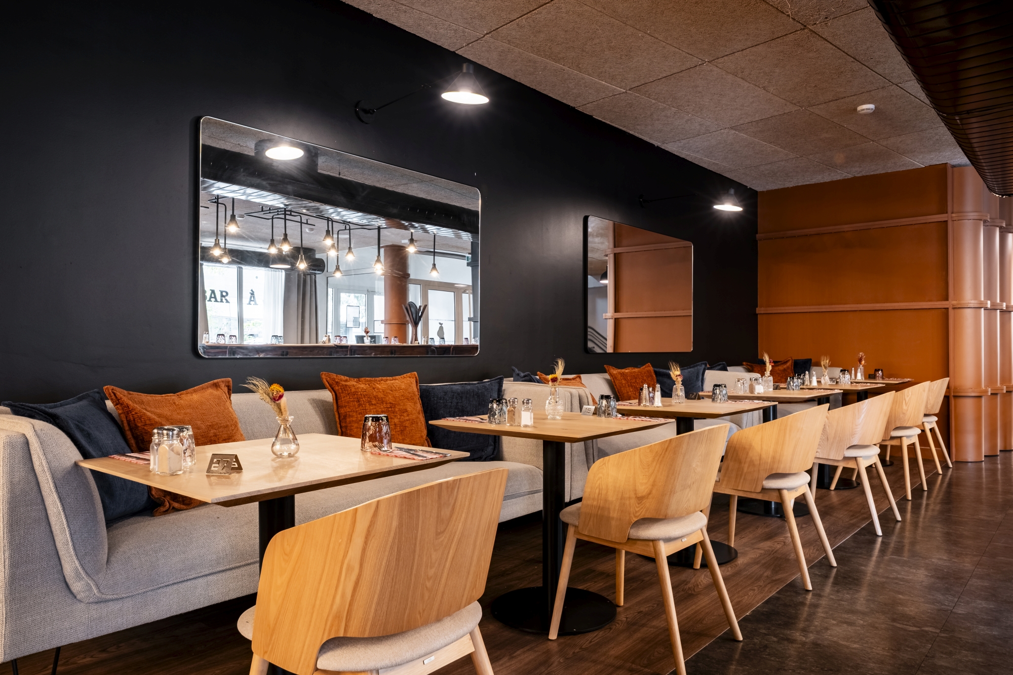 Salle principale du restaurant Le Loft