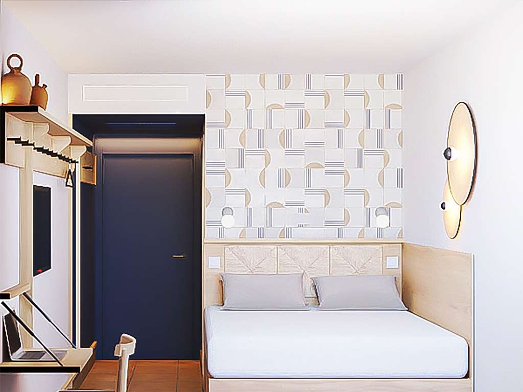 Images greet Alicante Centro