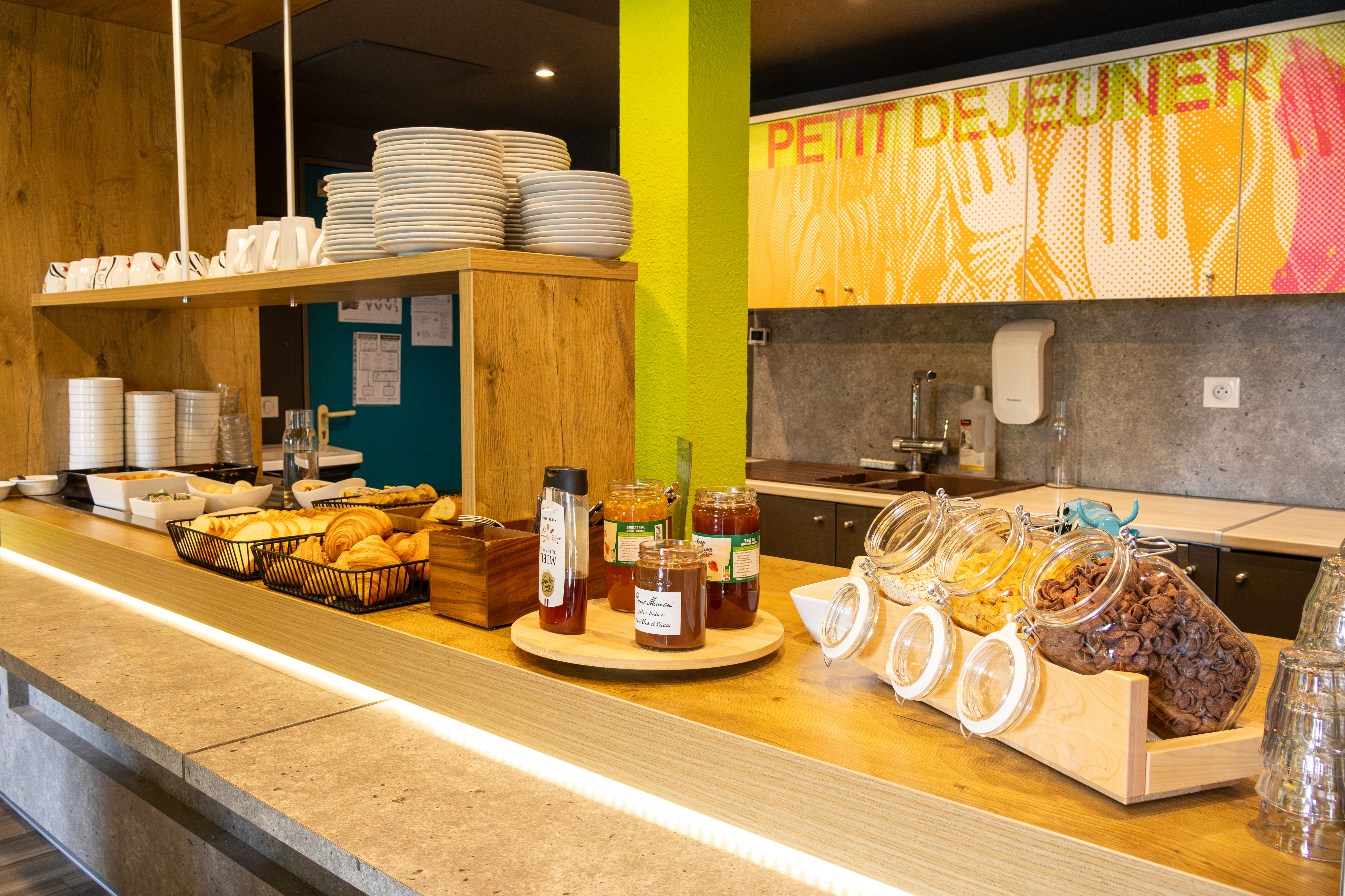 Petit-déjeuner de l'ibis budget Rouen Nord Isneauville, une offre adaptée pour bien commencer la journée. Petit-déjeuner de l'ibis budget Rouen Nord Isneauville, une offre adaptée pour bien commencer la journée.