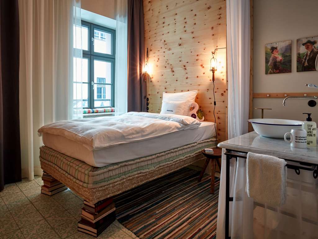 25hours Hotel München The Royal Bavarian, Bahnhofplatz 1 in Munich