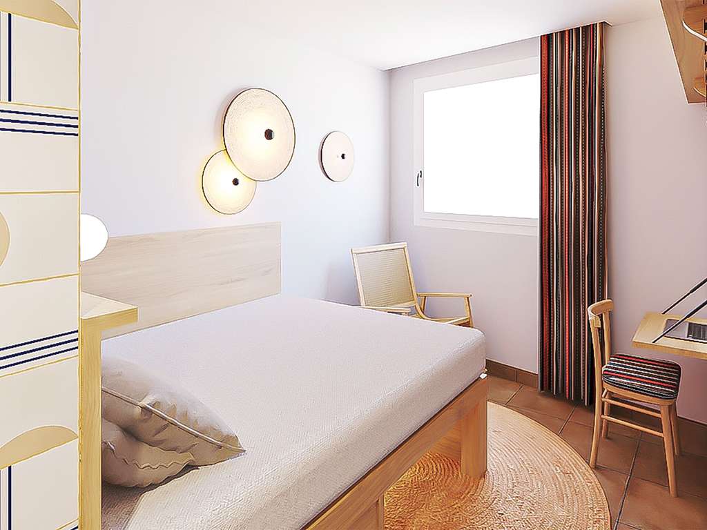 Images greet Alicante Centro