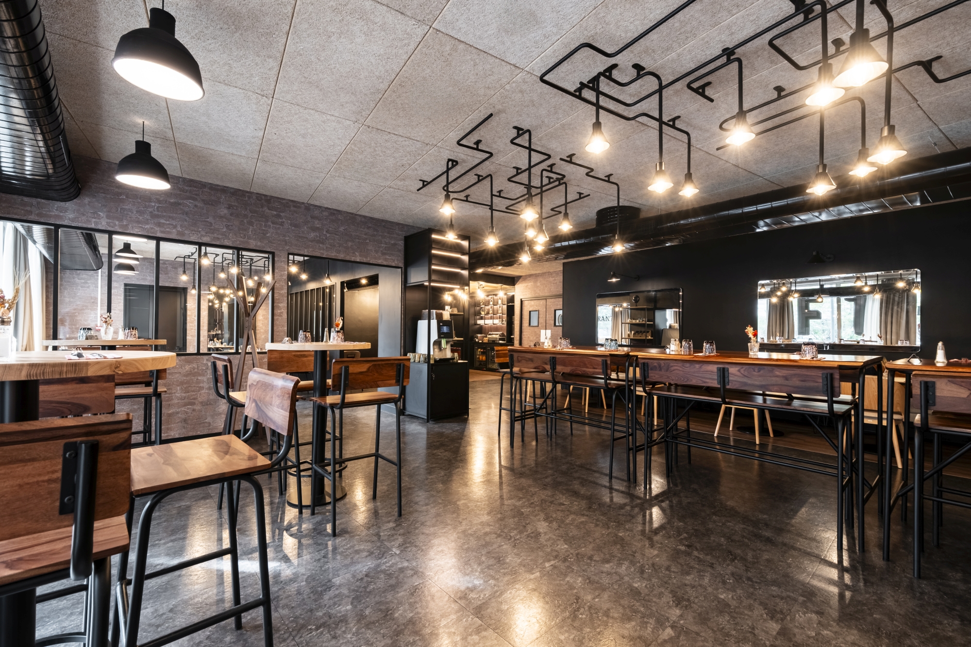 Salle principale du restaurant Le Loft