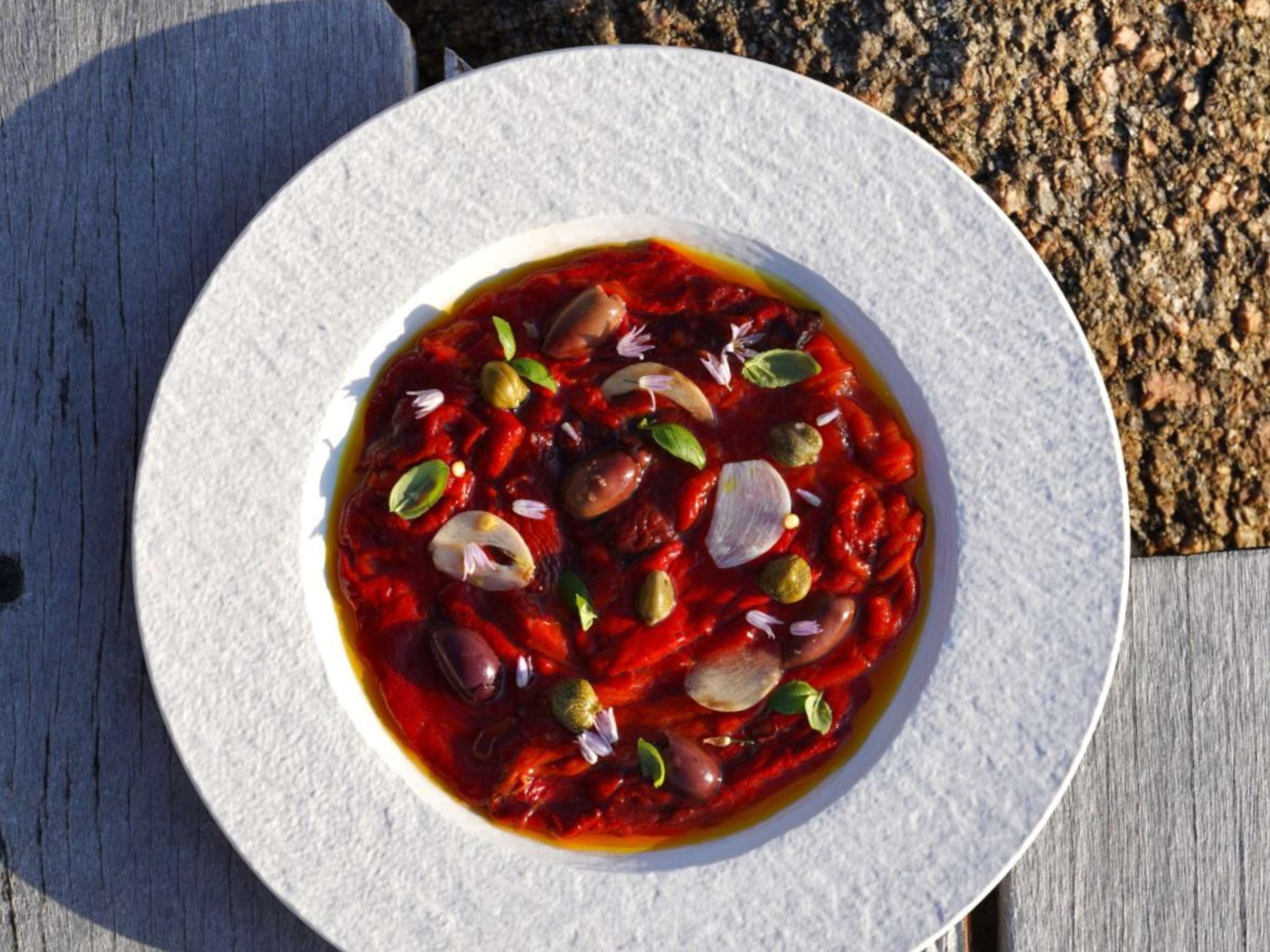 Une création raffinée du Chef Nicolas Sintes, reflet d'une cuisine méditerranéenne élégante à découvrir à La Table de la Pointe.