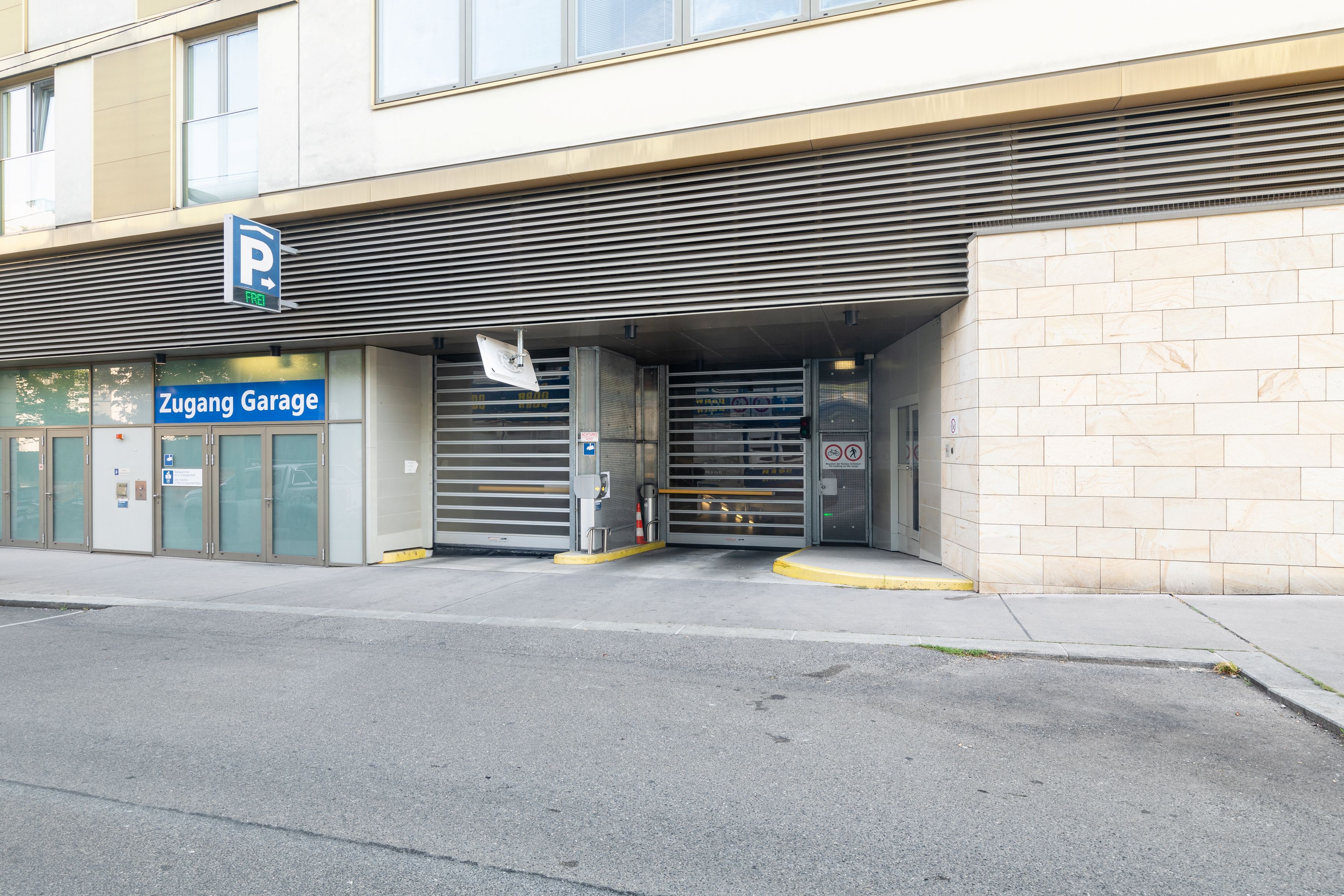 Bild 2 von Goldbeck Parking  Botanischer Garten