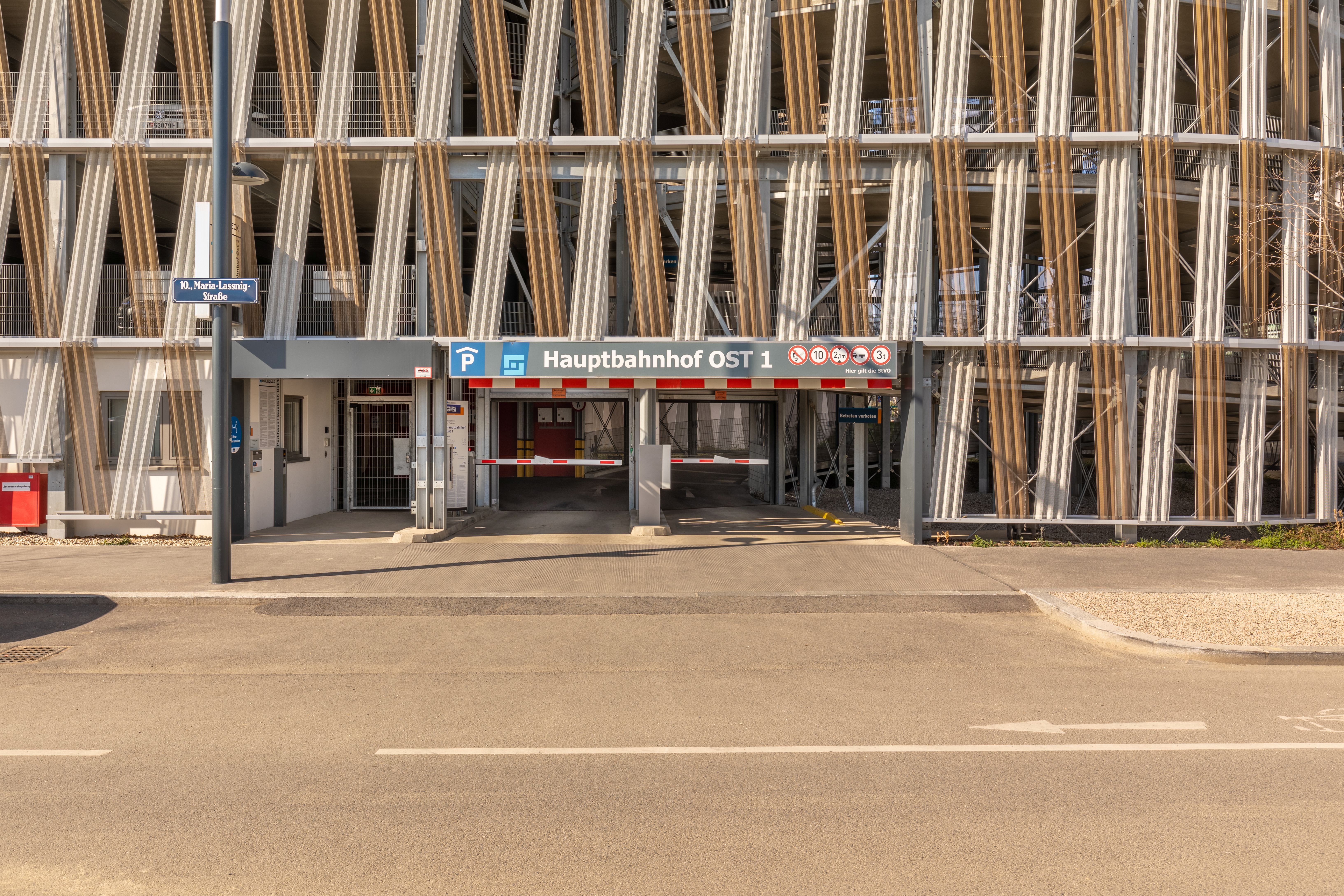 Goldbeck Parking  Hauptbahnhof Ost 1, Maria-Lassnig-Straße 28 in WIen