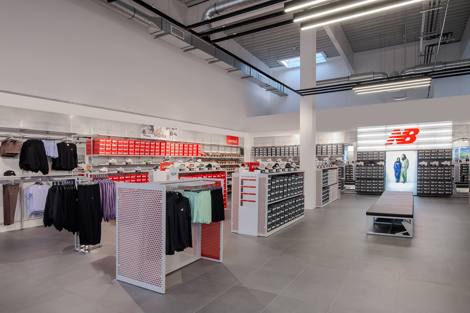 New Balance, Bremer Straße 111A in Stuhr