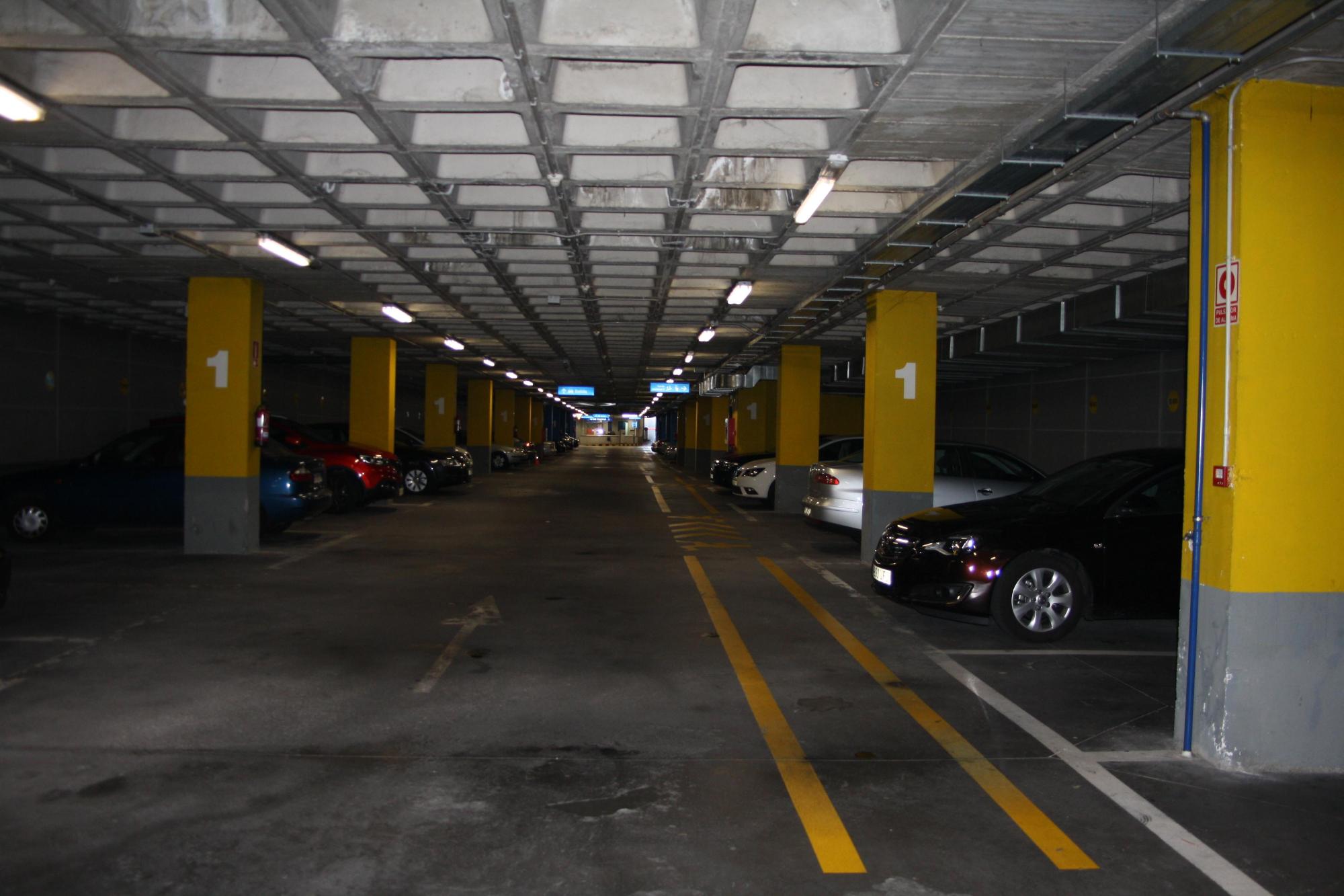 Images Parking PARKIA by INDIGO en Reyes de España. Cerca de la Catedral de Salamanca.