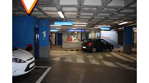 Images Parking PARKIA by INDIGO en Reyes de España. Cerca de la Catedral de Salamanca.