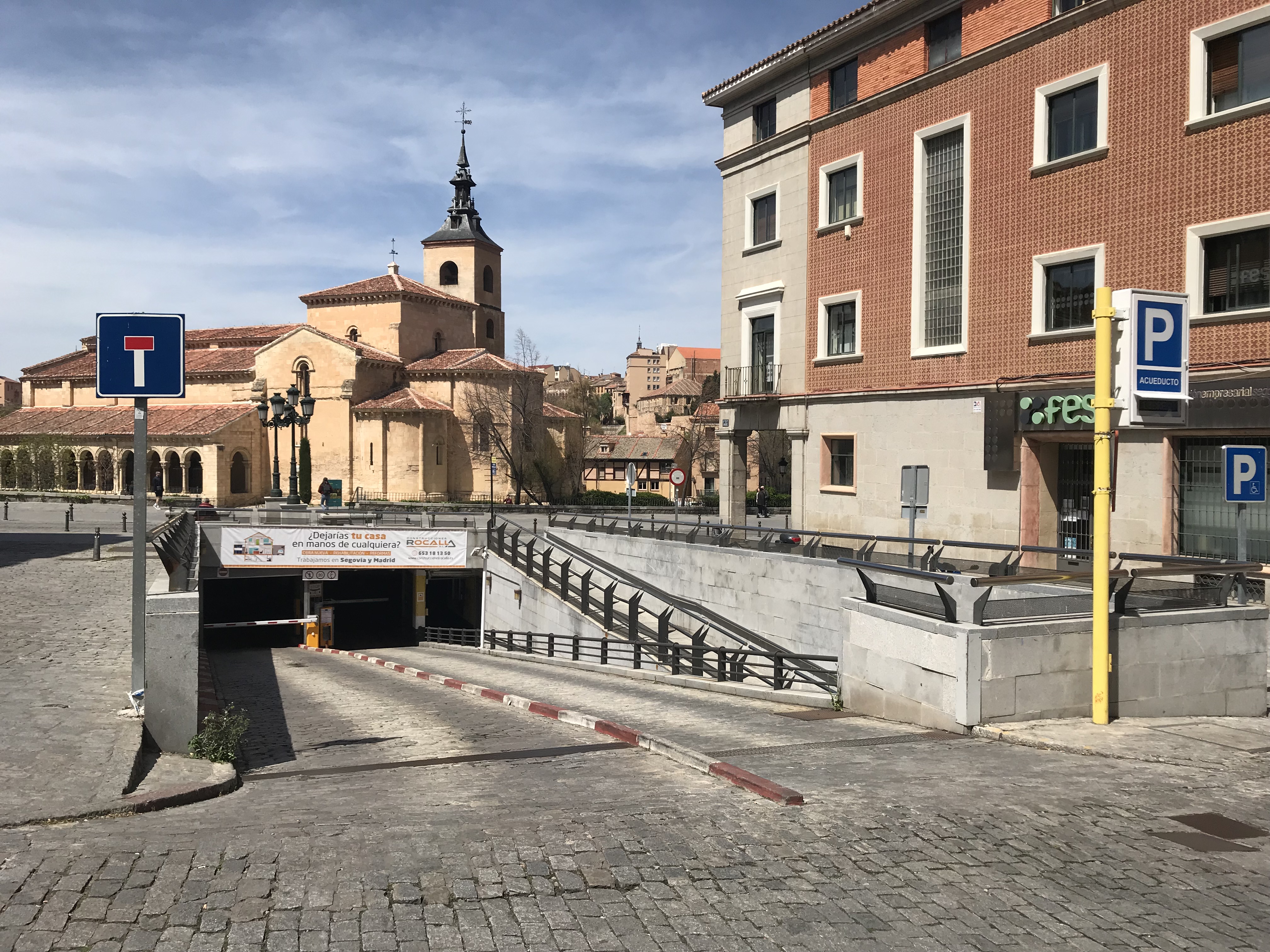 Images Parking PARKIA by INDIGO - Acueducto. Centro de Segovia. Acceso 2