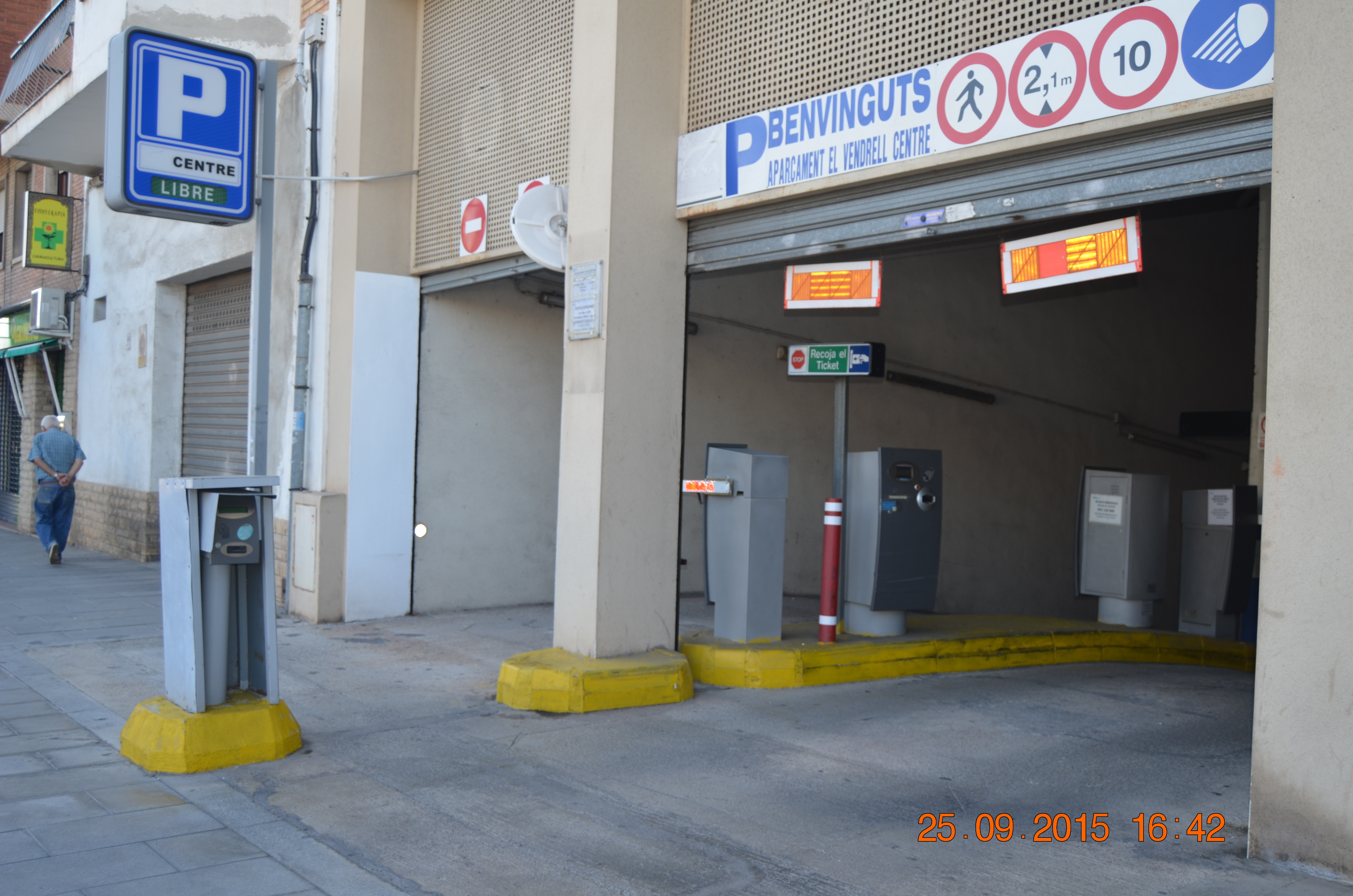 Images Parking PARKIA by INDIGO en Doctor Güixens. El Vendrell. Tarragona