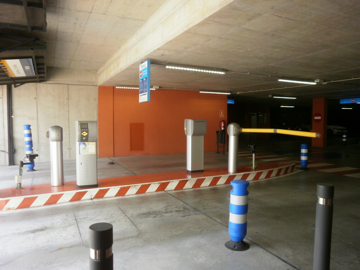 Images Parking PARKIA by INDIGO en Parc de les Pruneres. Mollet del Vallés. Barcelona