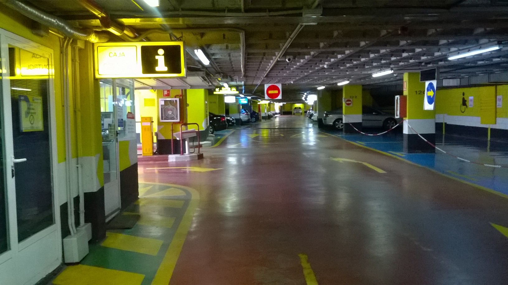 Images Parking PARKIA by INDIGO - Acueducto. Centro de Segovia. Acceso 2