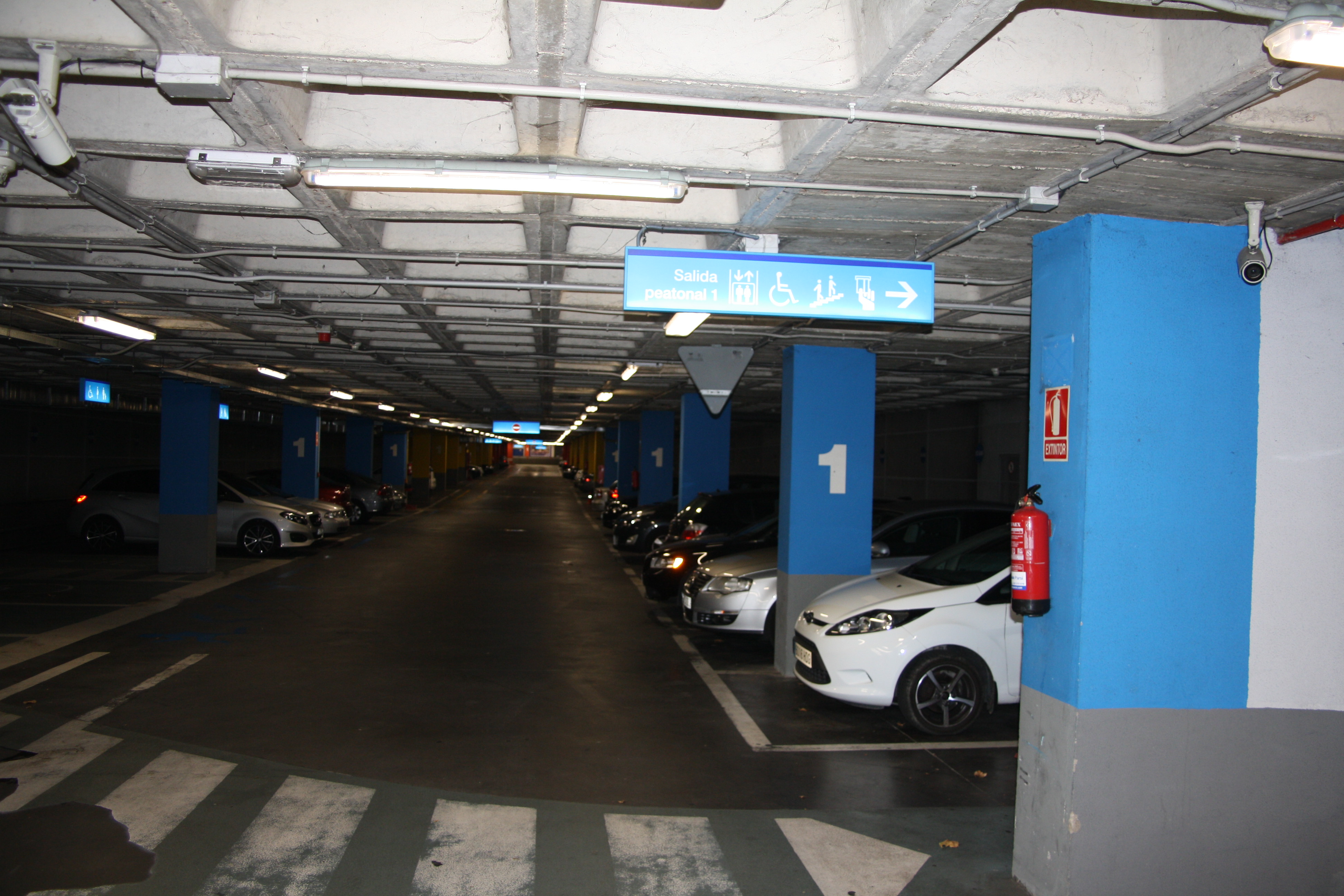 Images Parking PARKIA by INDIGO en Reyes de España. Cerca de la Catedral de Salamanca.
