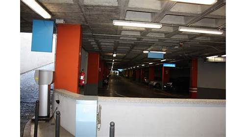 Images Parking PARKIA by INDIGO en Reyes de España. Cerca de la Catedral de Salamanca.