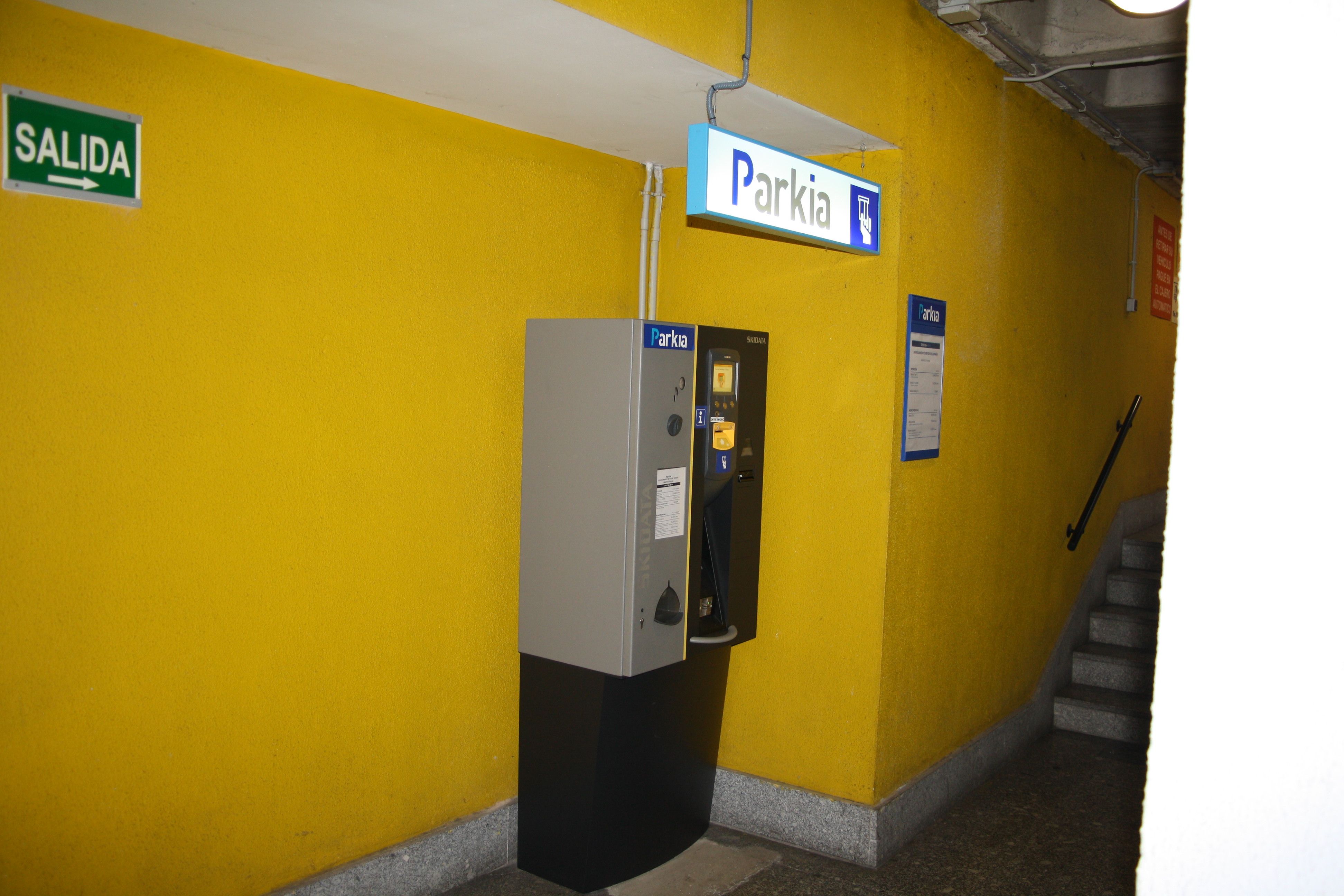 Images Parking PARKIA by INDIGO en Reyes de España. Cerca de la Catedral de Salamanca.