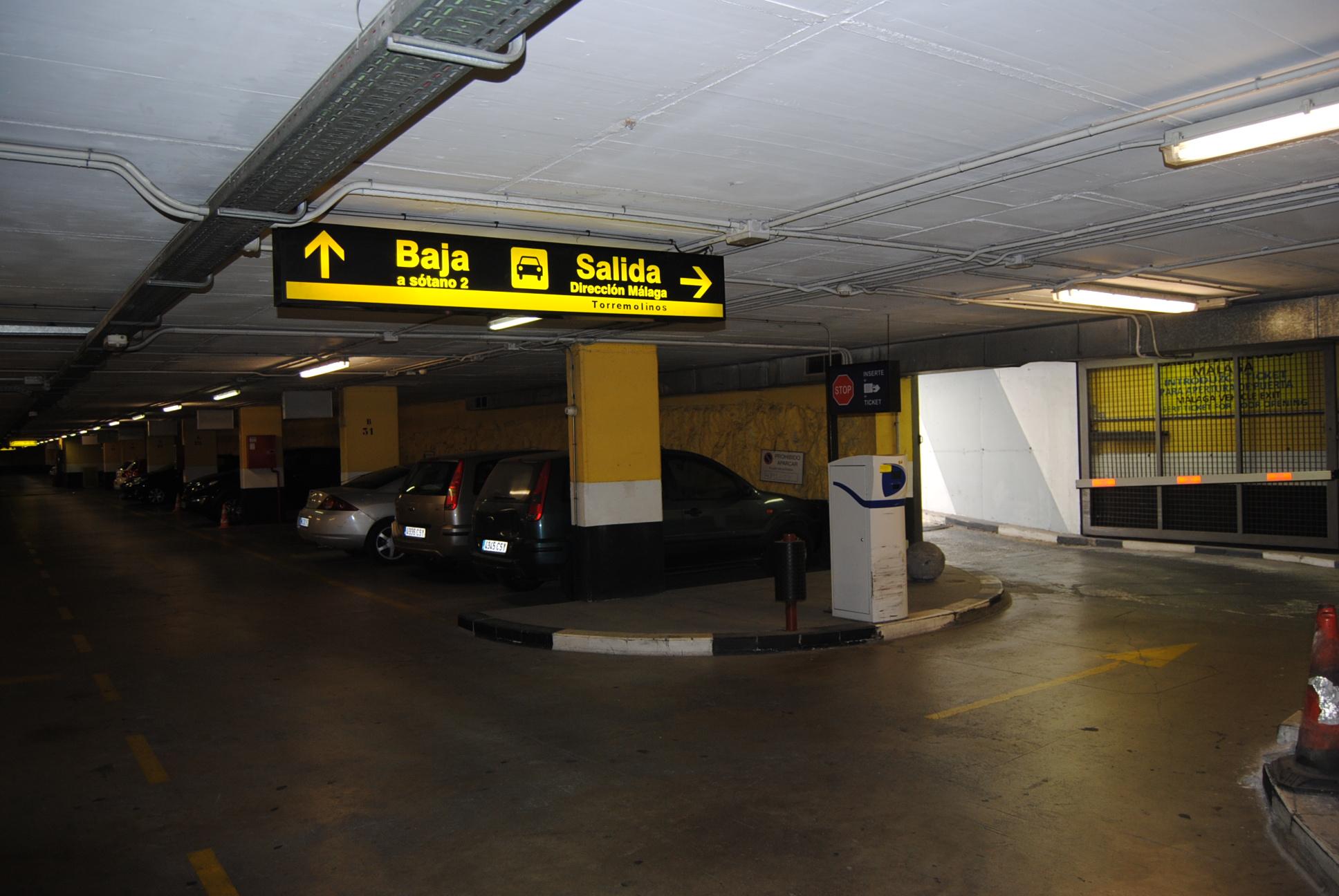 Images Parking PARKIA by INDIGO en La Carihuela Playa. Torremolinos. Málaga
