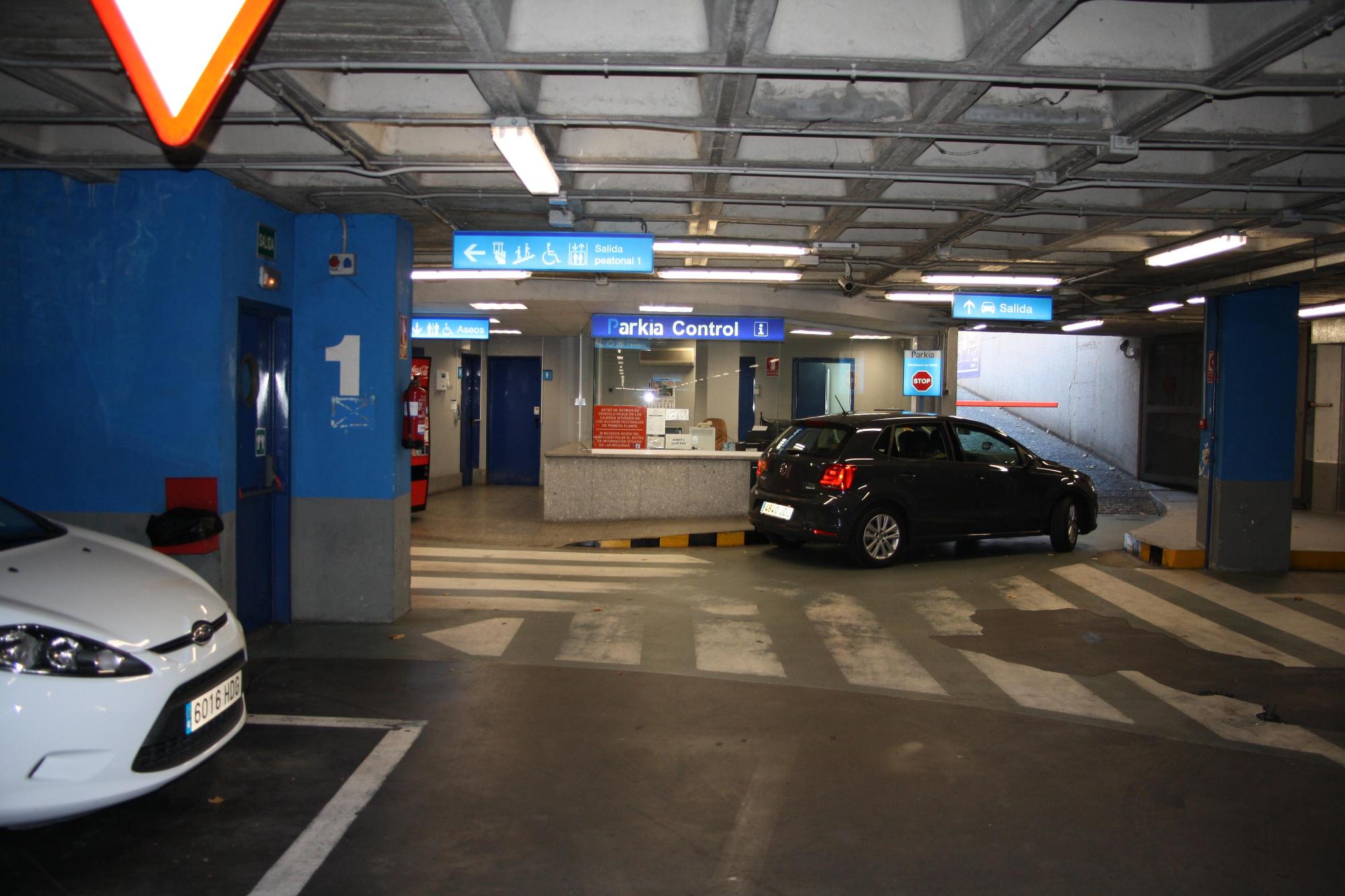 Images Parking PARKIA by INDIGO en Reyes de España. Cerca de la Catedral de Salamanca.