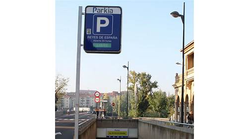 Images Parking PARKIA by INDIGO en Reyes de España. Cerca de la Catedral de Salamanca.