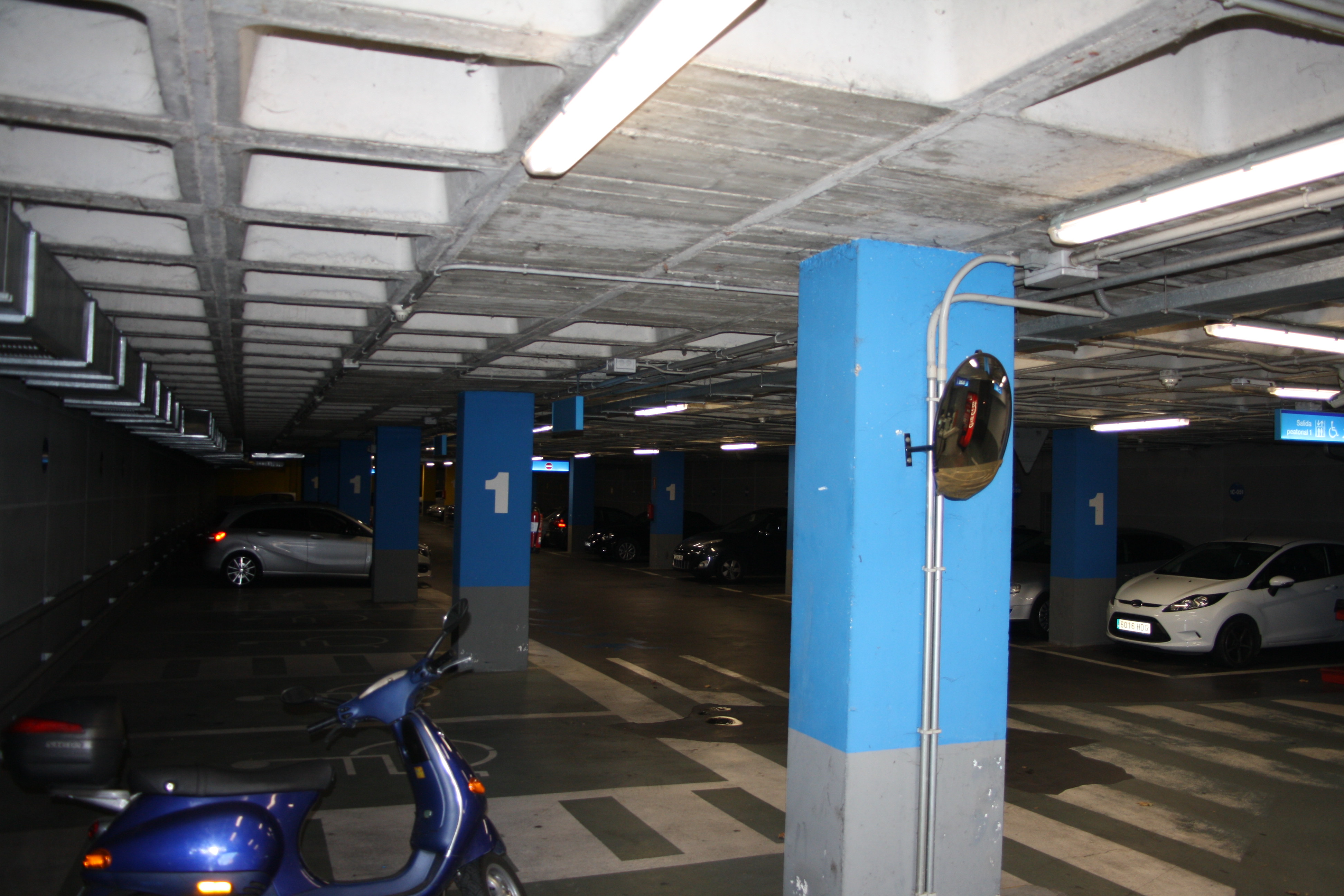 Images Parking PARKIA by INDIGO en Reyes de España. Cerca de la Catedral de Salamanca.
