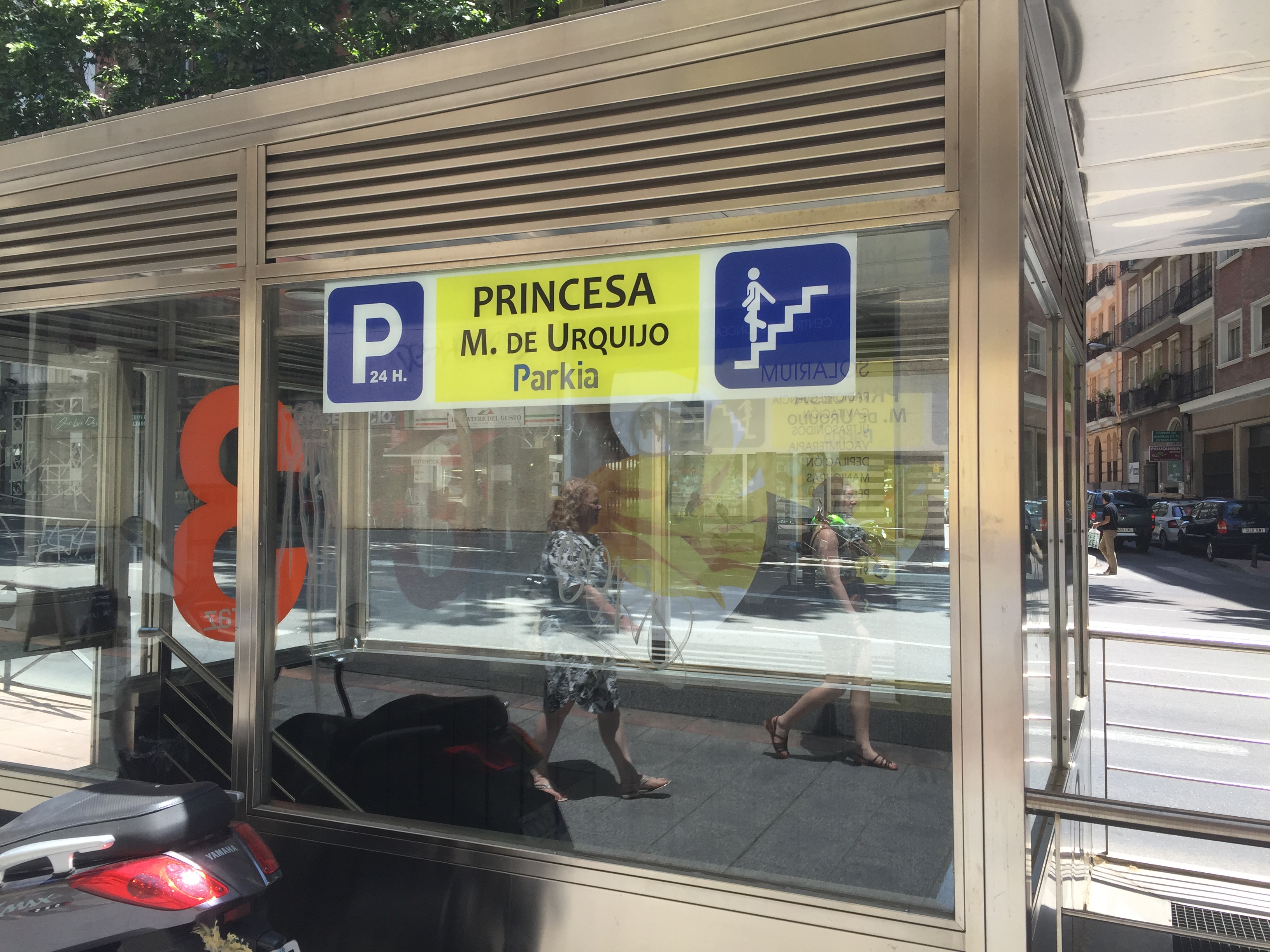 Images Parking PARKIA by INDIGO en Argüelles. Pintor Rosales. Teleférico. Madrid