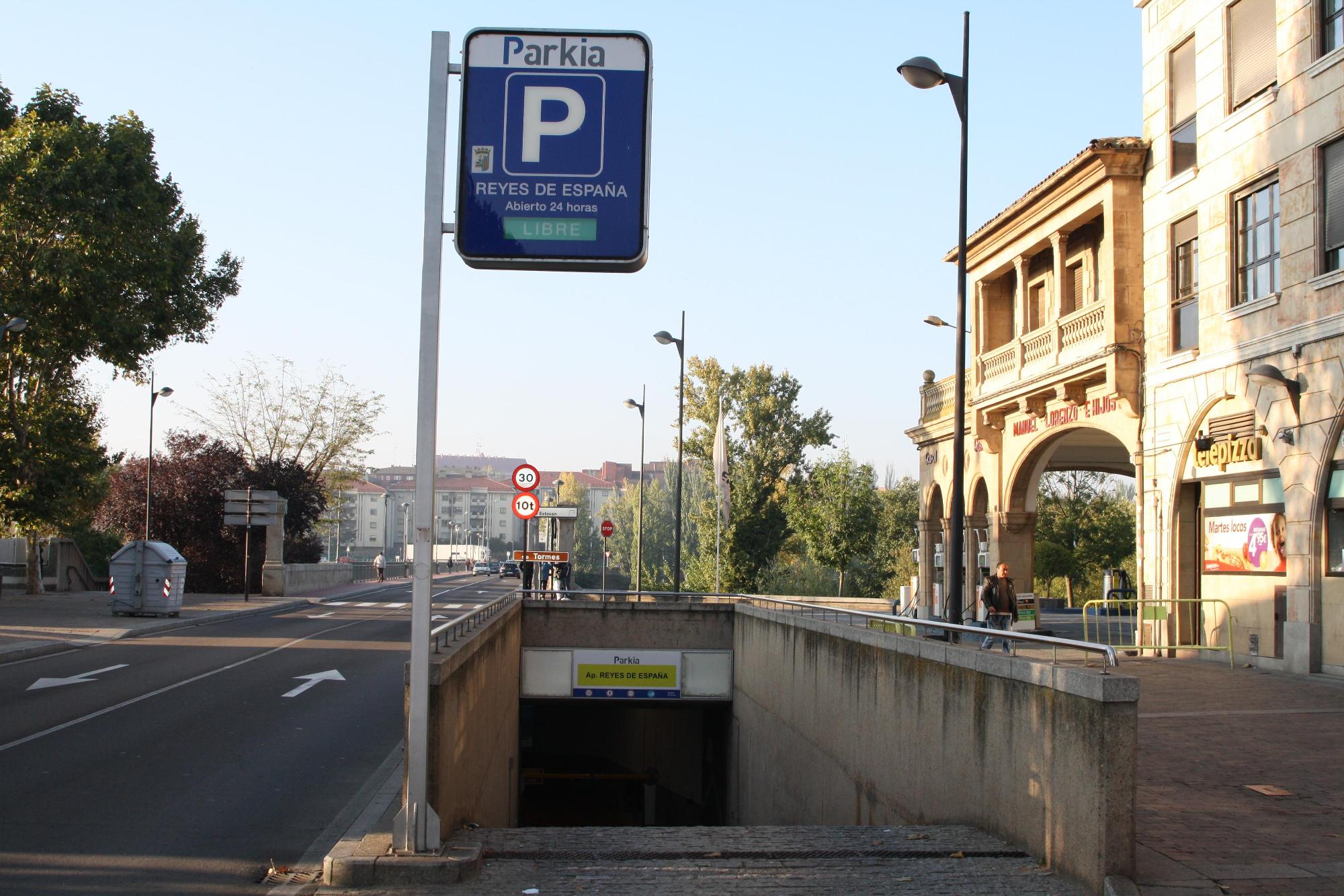 Images Parking PARKIA by INDIGO en Reyes de España. Cerca de la Catedral de Salamanca.