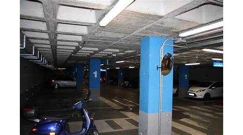 Images Parking PARKIA by INDIGO en Reyes de España. Cerca de la Catedral de Salamanca.