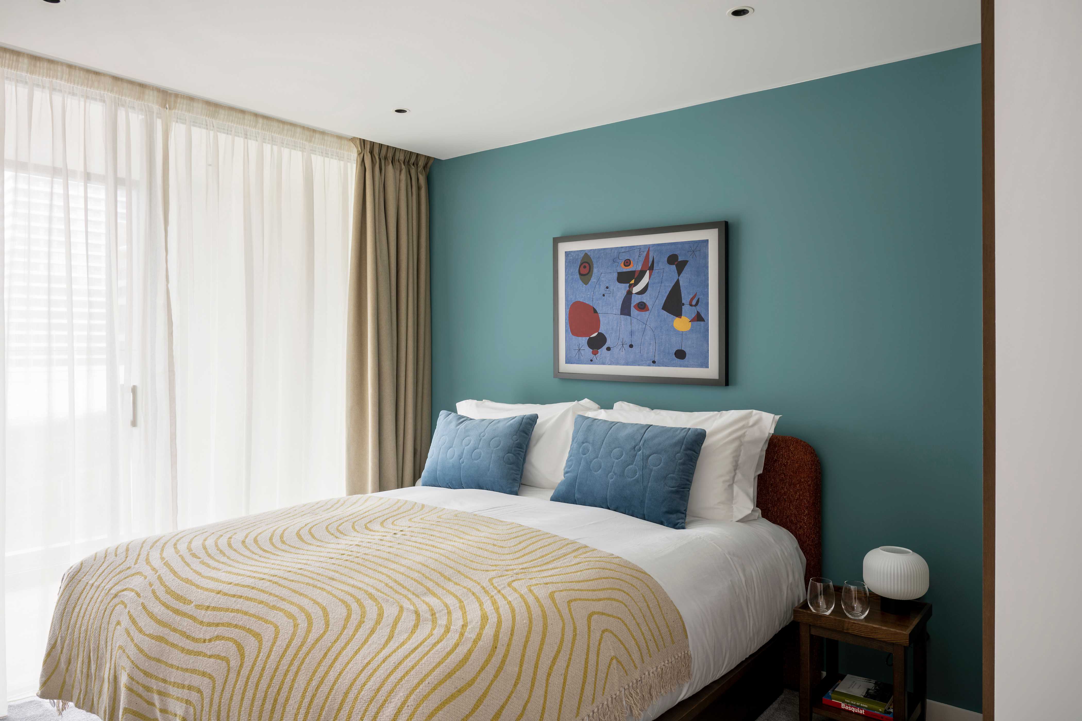 Bedroom : One-Bedroom-Apartment