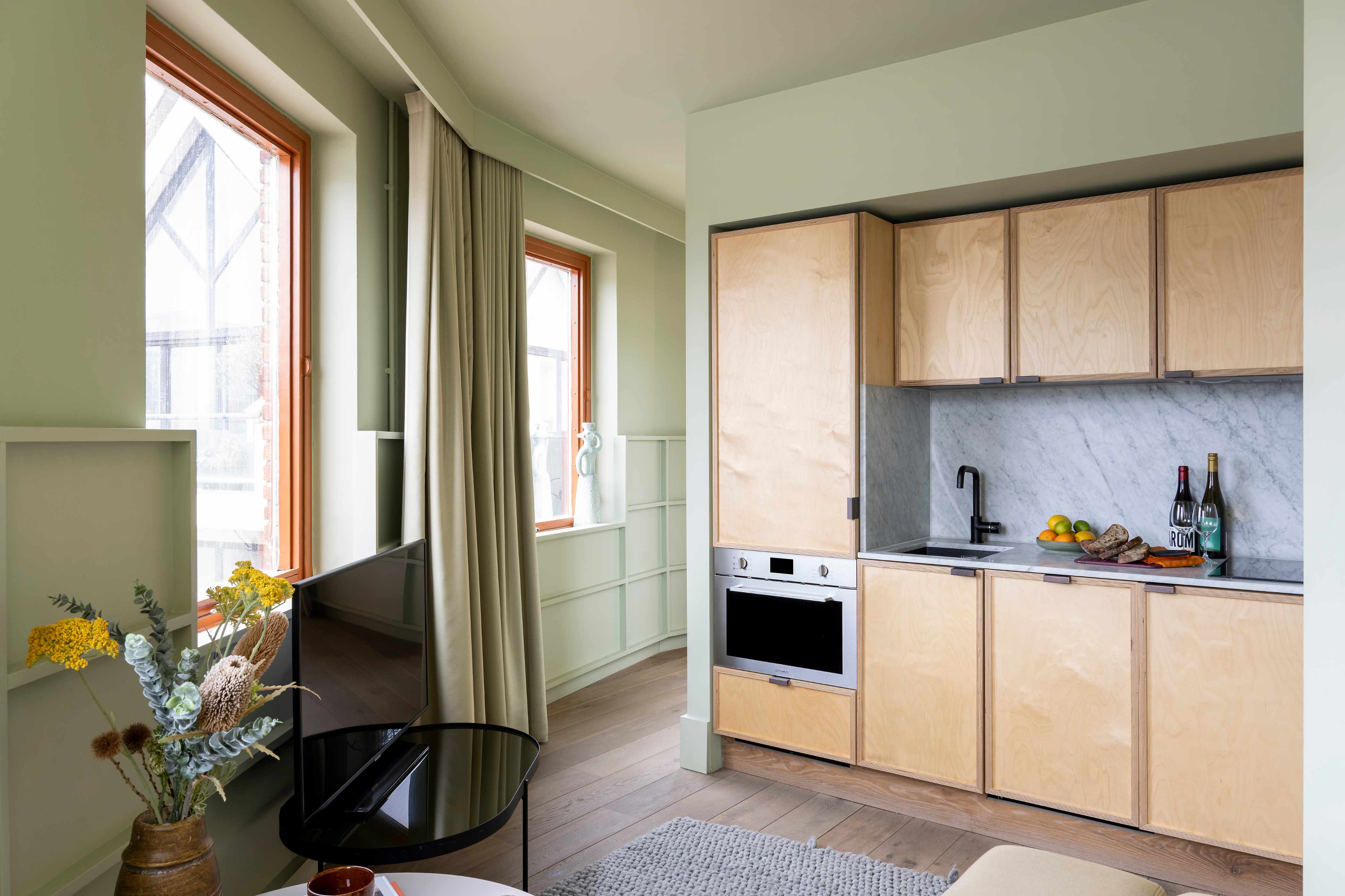 Kitchen : Locke at Broken Wharf, Millennium Bridge