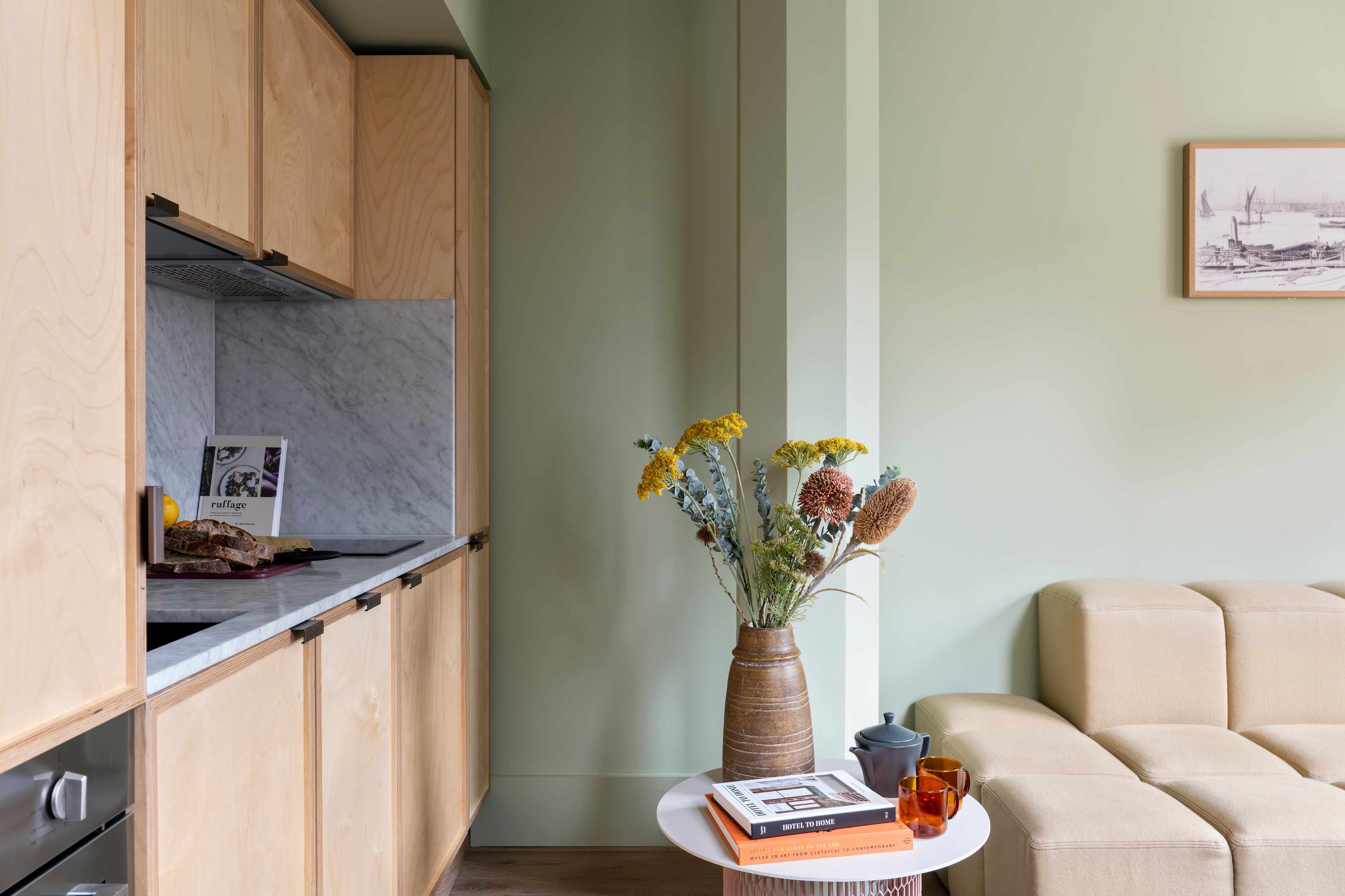 Kitchen : Locke at Broken Wharf, Millennium Bridge