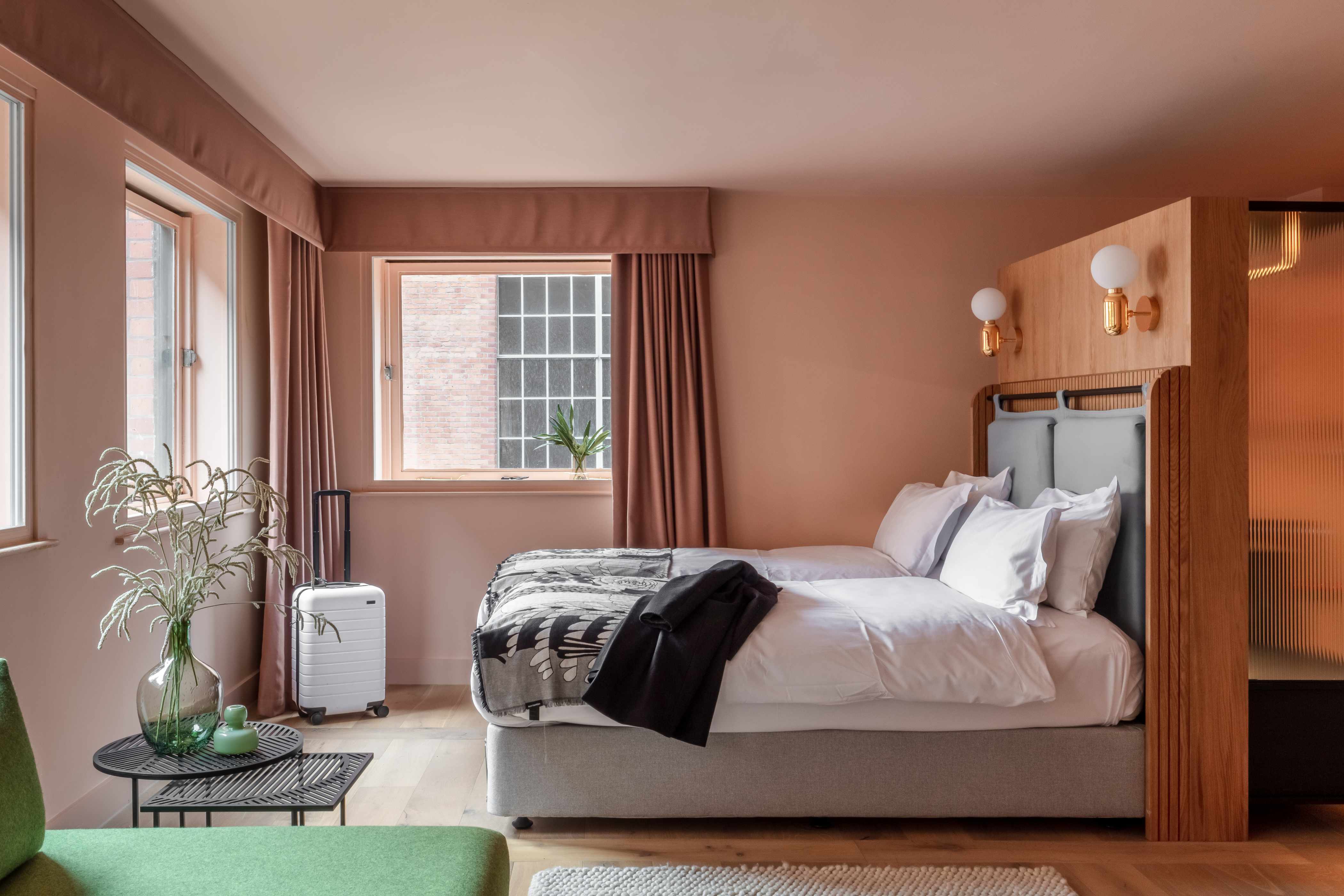 Bedroom : Locke-Studio-Accessible-Twin