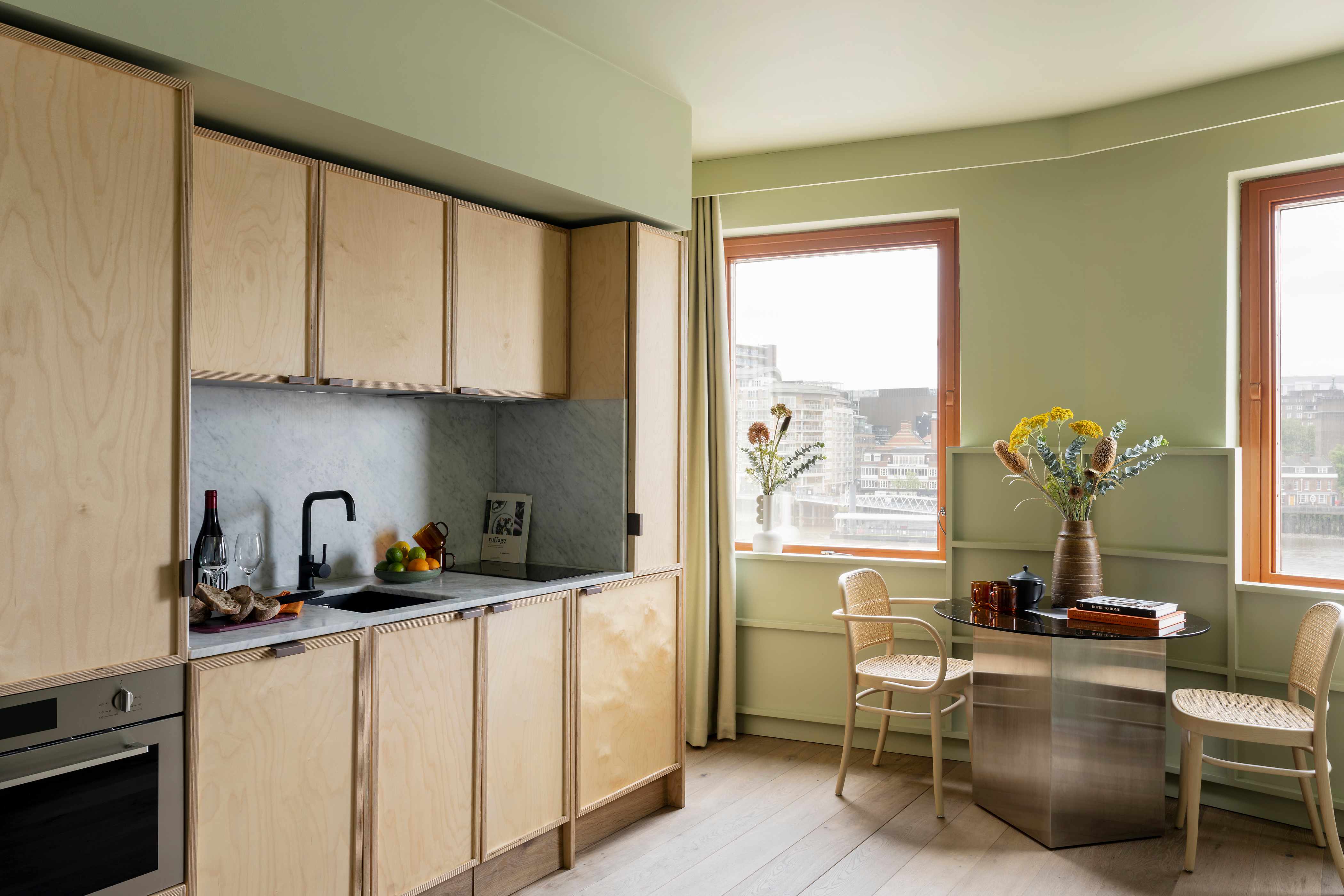 Kitchen : Locke at Broken Wharf, Millennium Bridge