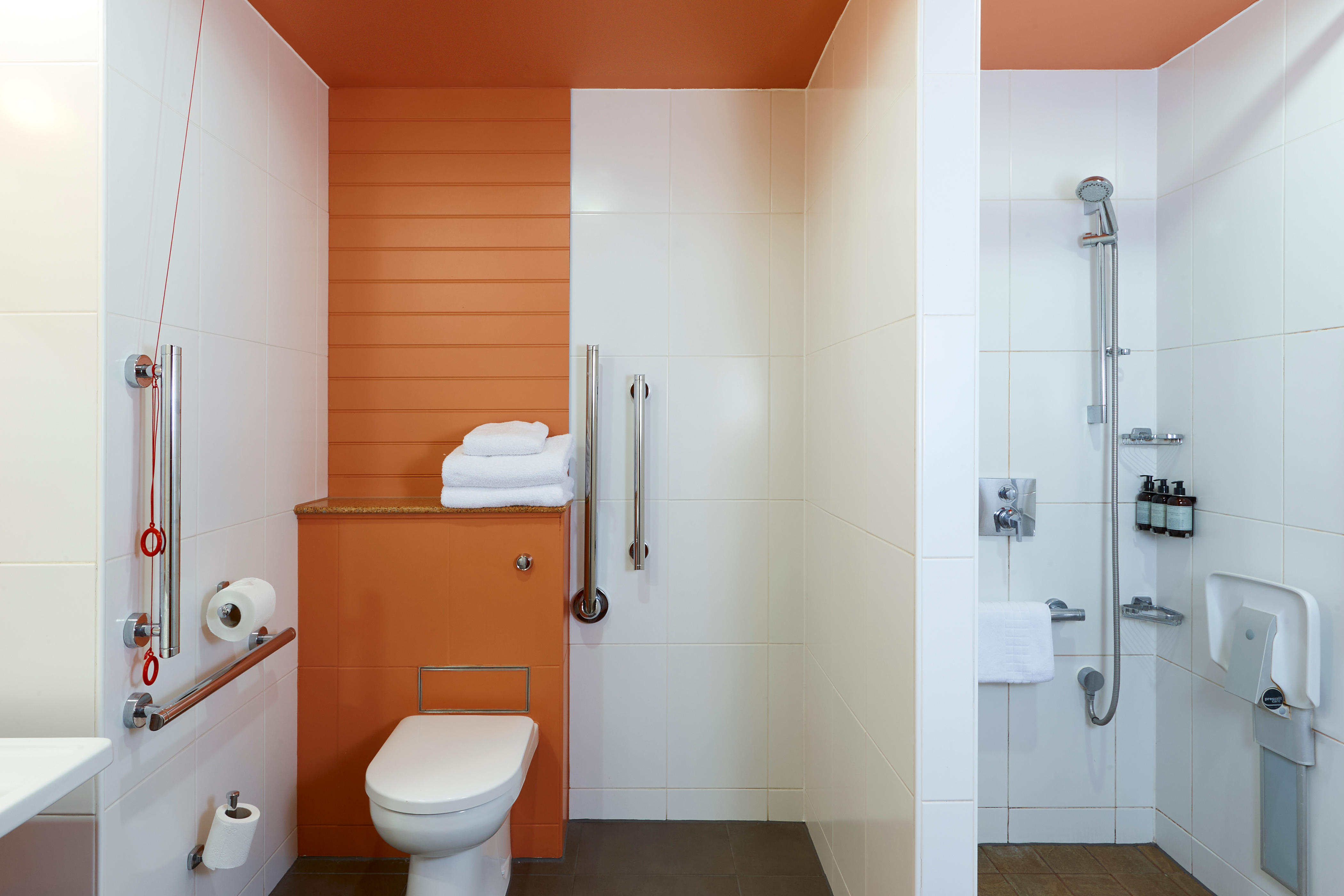 Bathroom : Ember Locke, Kensington