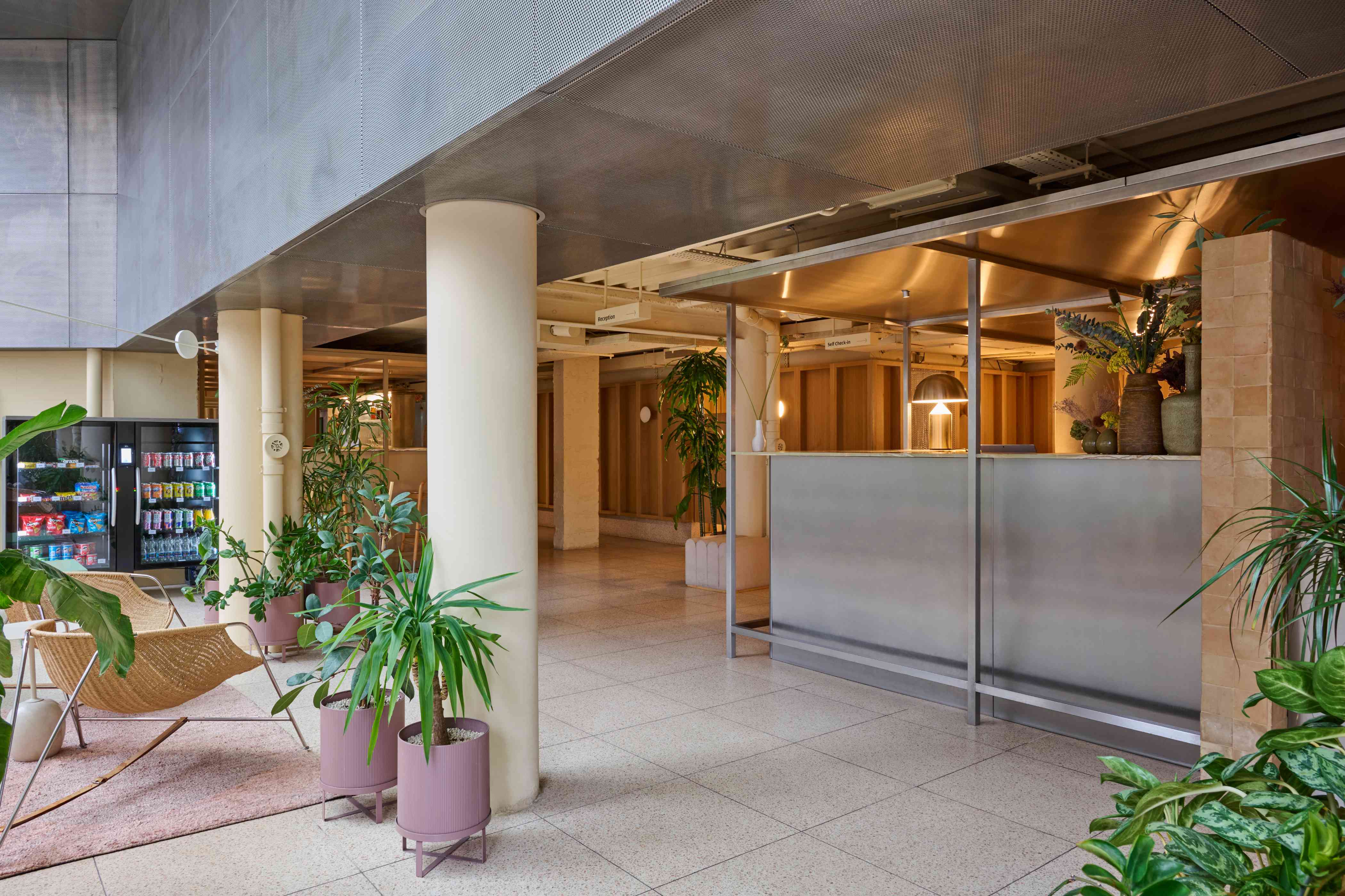 Communal Space : Locke at Broken Wharf, Millennium Bridge