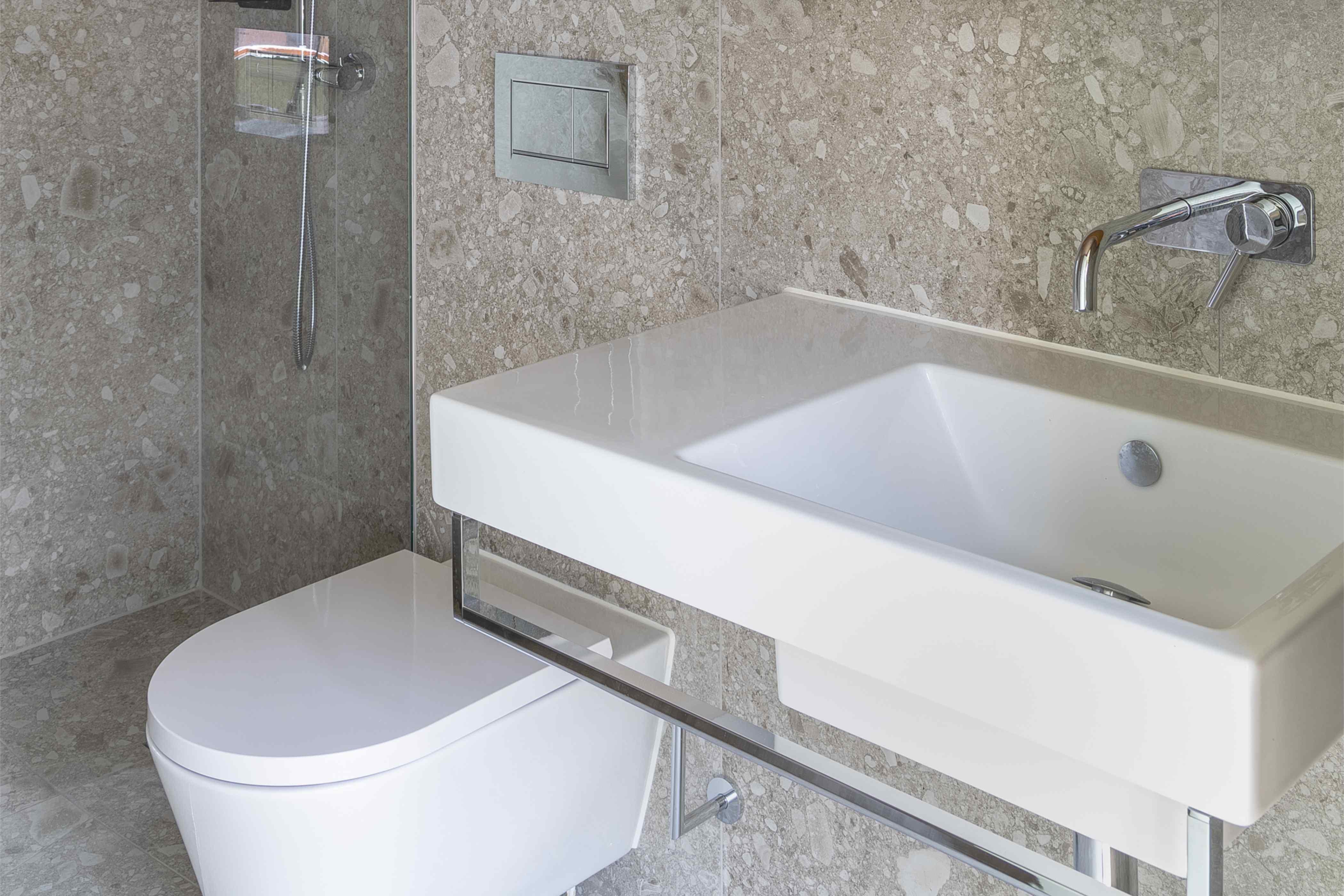 Bathroom : Ember Locke, Kensington