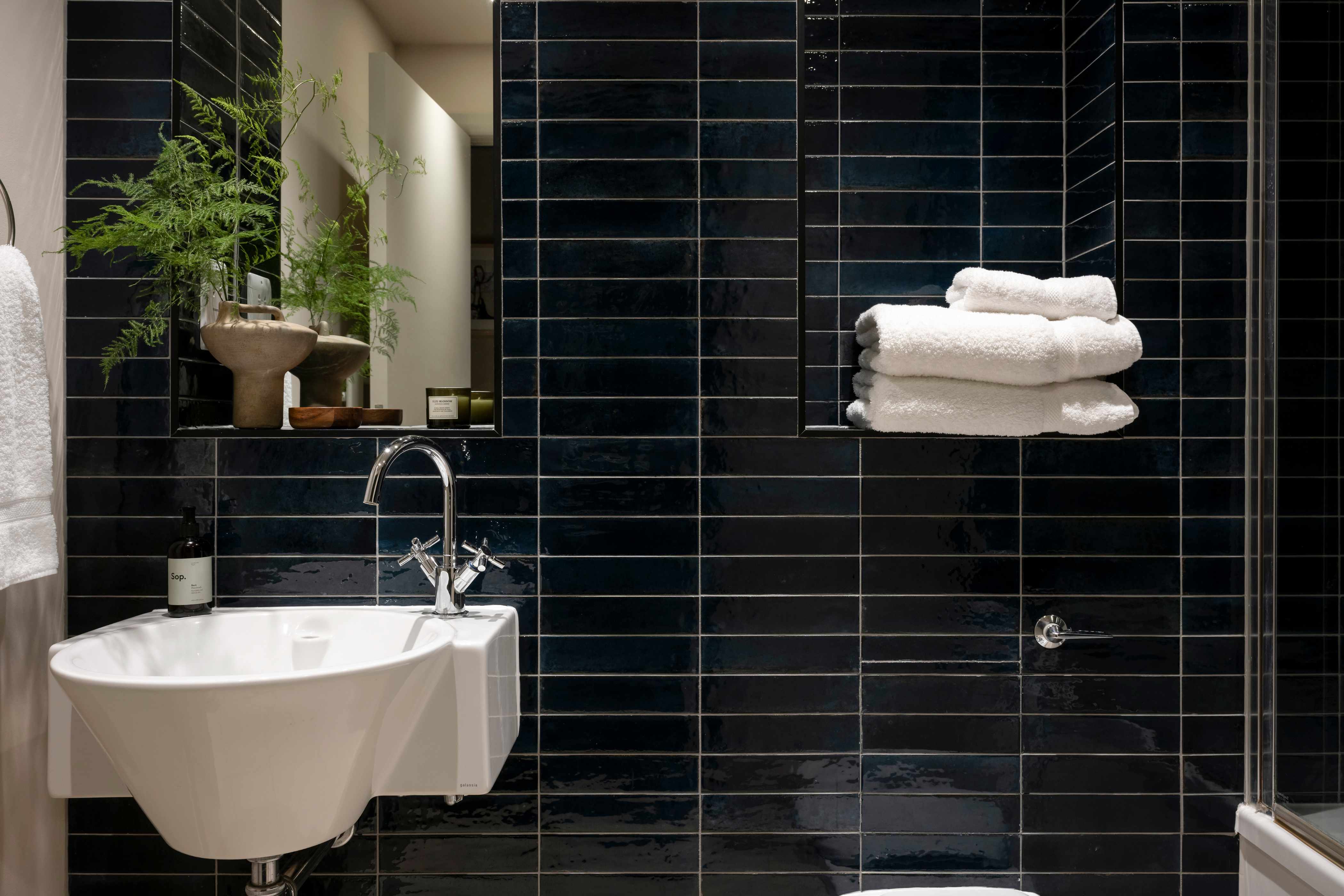 Bathroom : Cove - Huntingdon House, Kensington