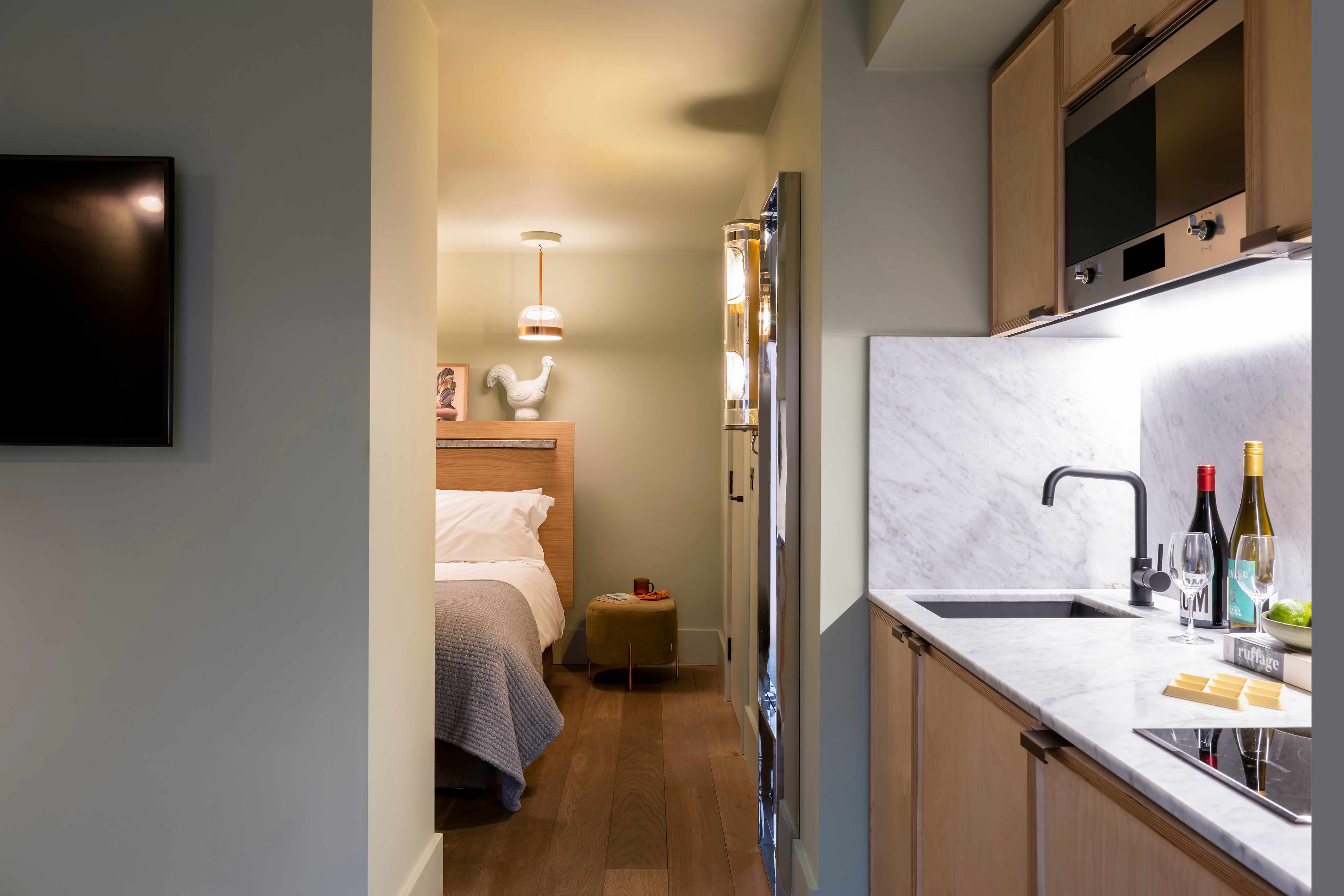 Kitchen : Locke at Broken Wharf, Millennium Bridge