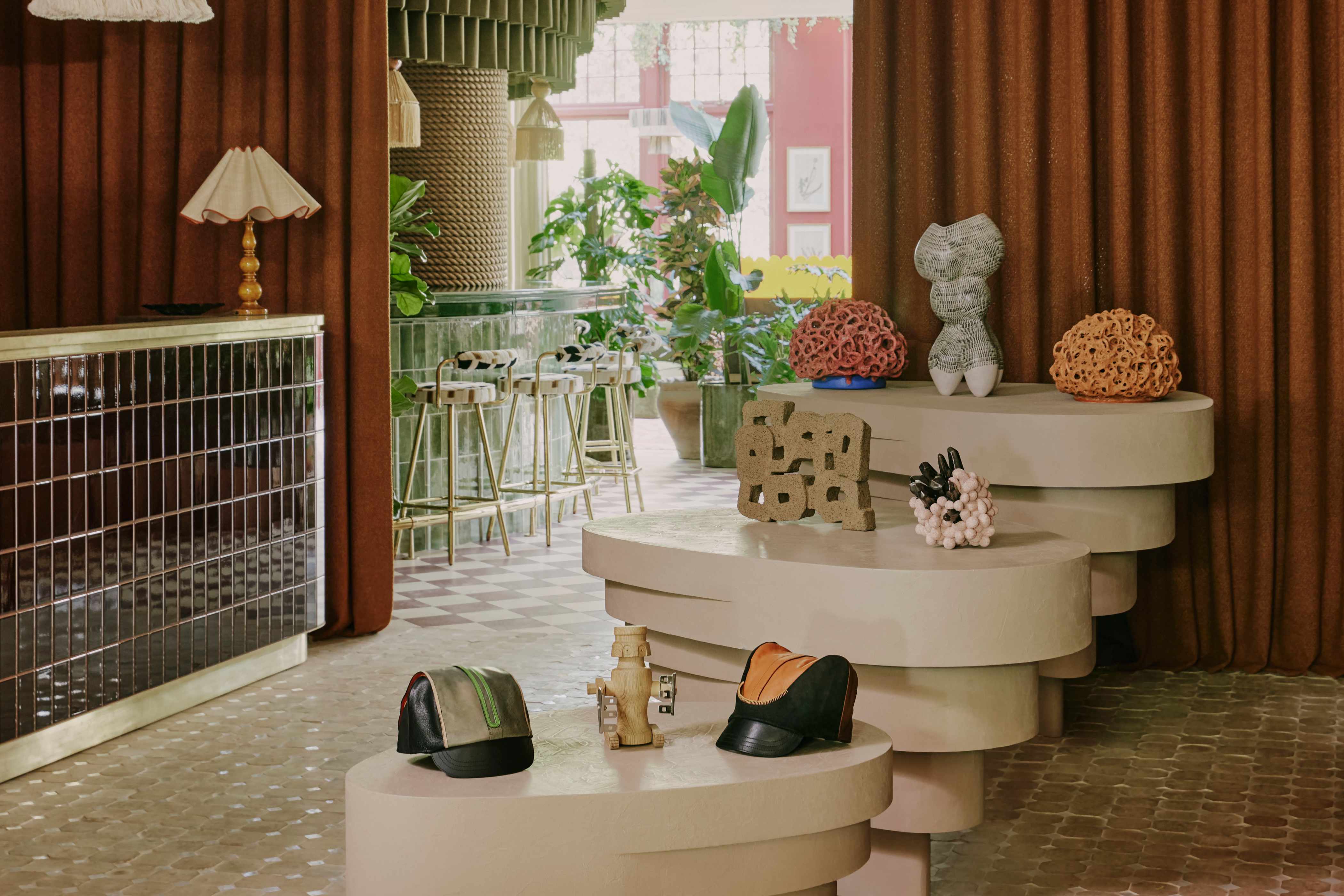 Reception : Ember Locke, Kensington