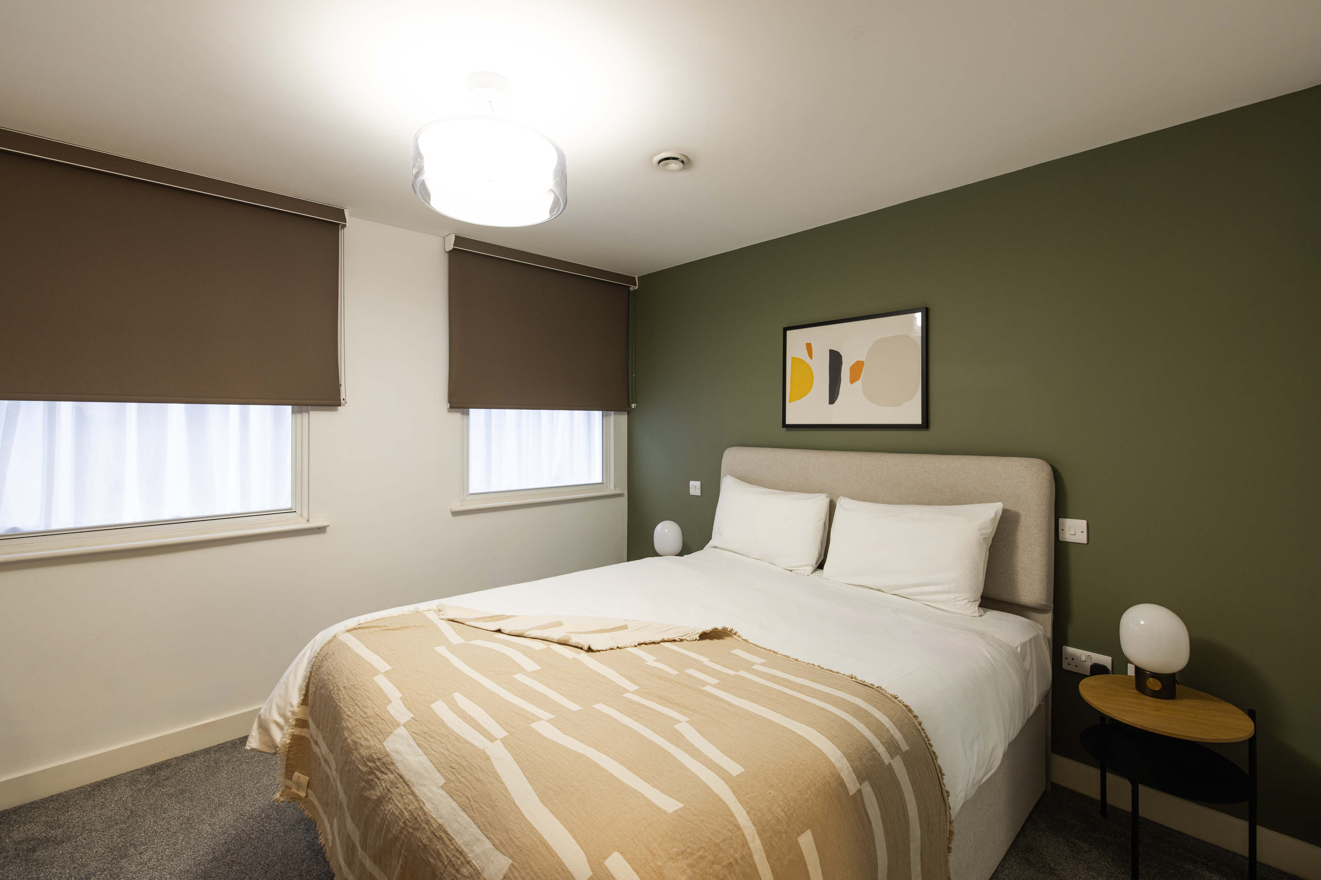 Bedroom : One-Bedroom-Apartment