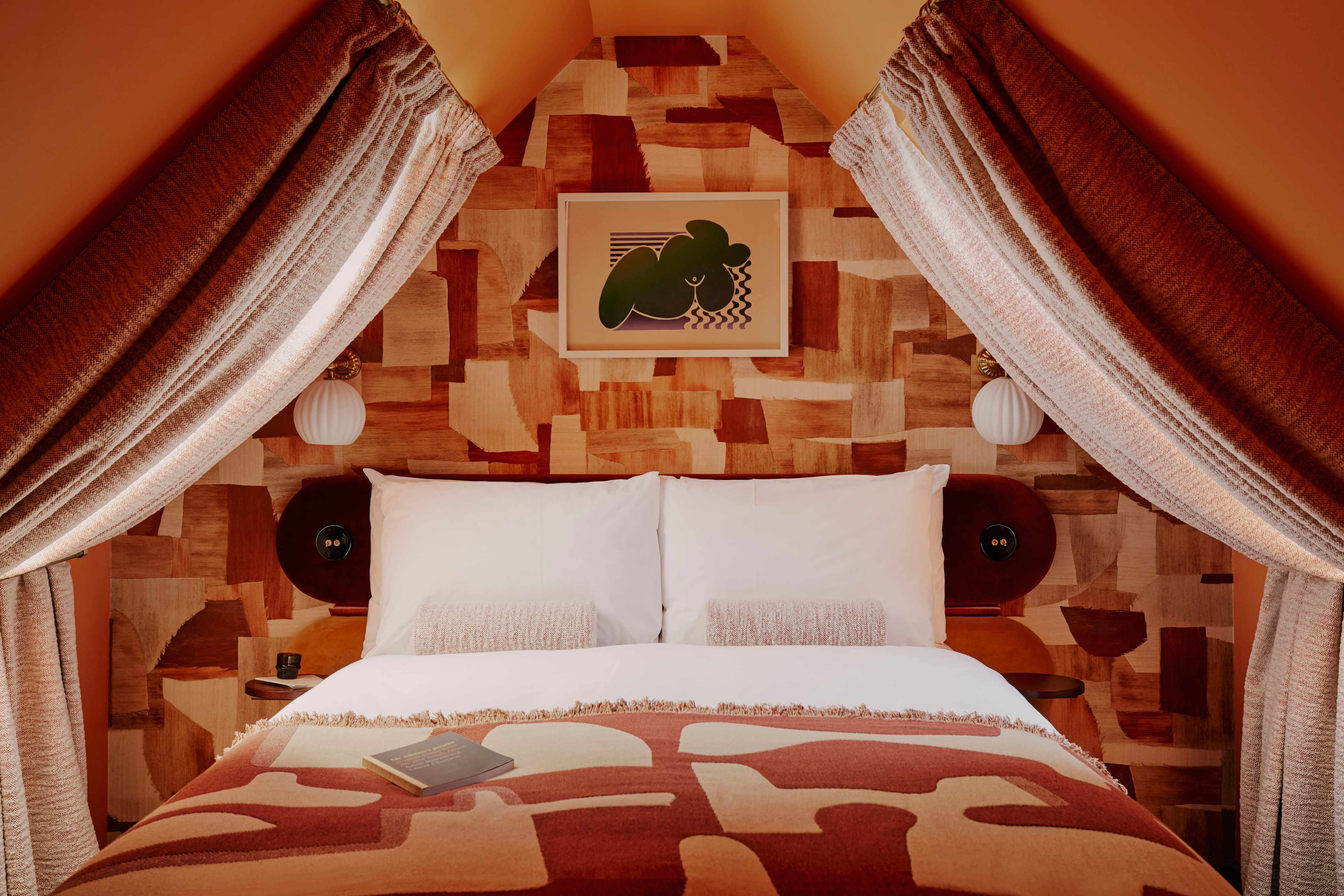 Bedroom : Ember-Suite