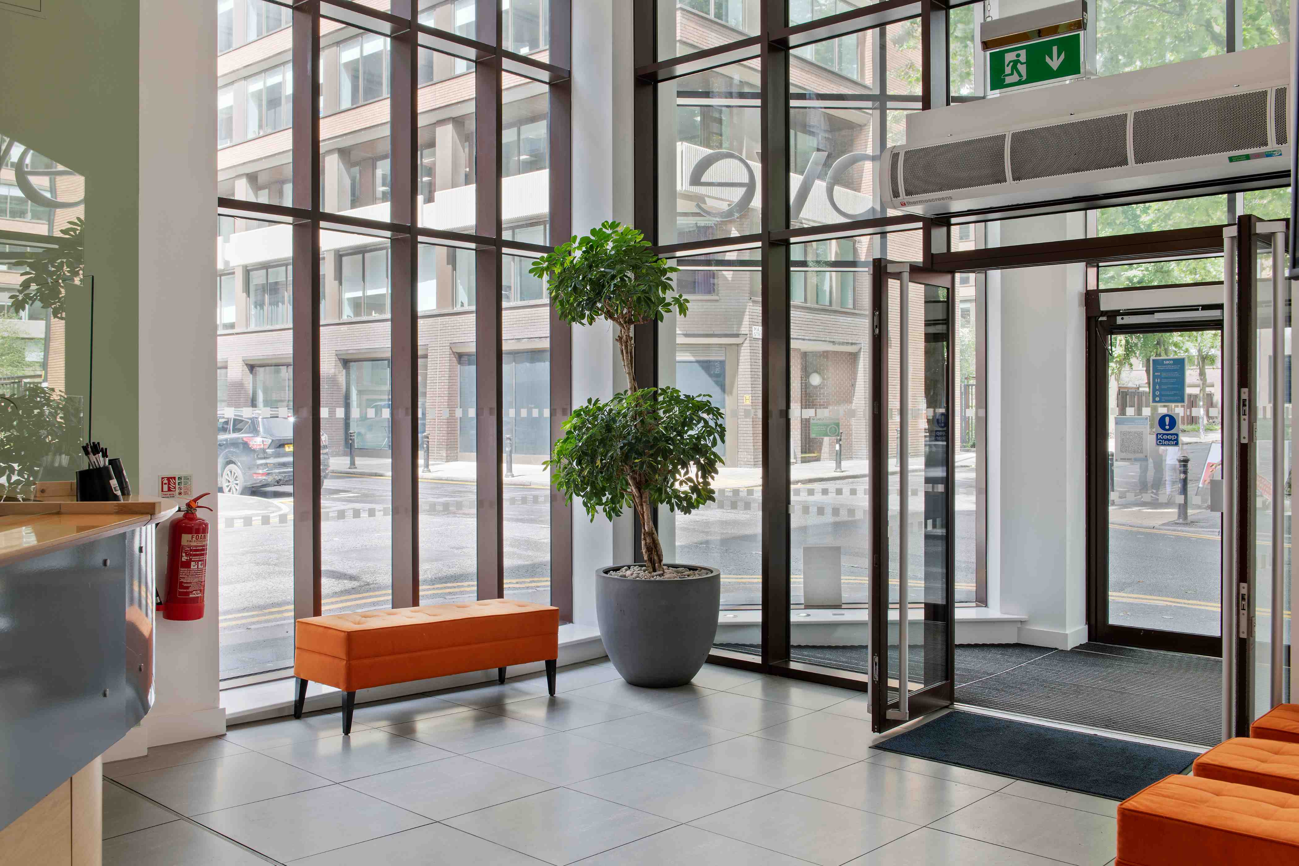 Entrance  : Cove - Minshull Street, Piccadilly