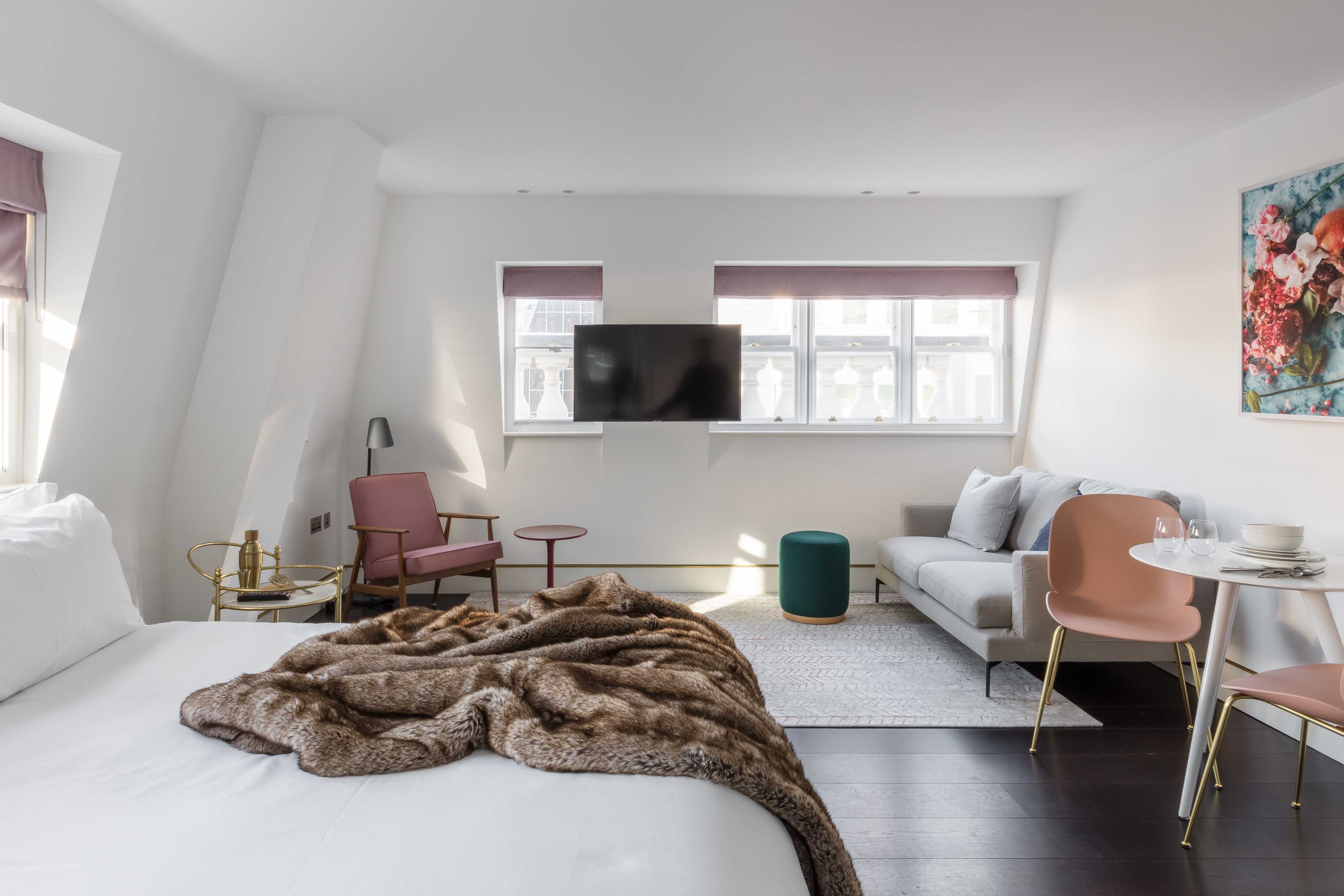 Bedroom : Large-Studio