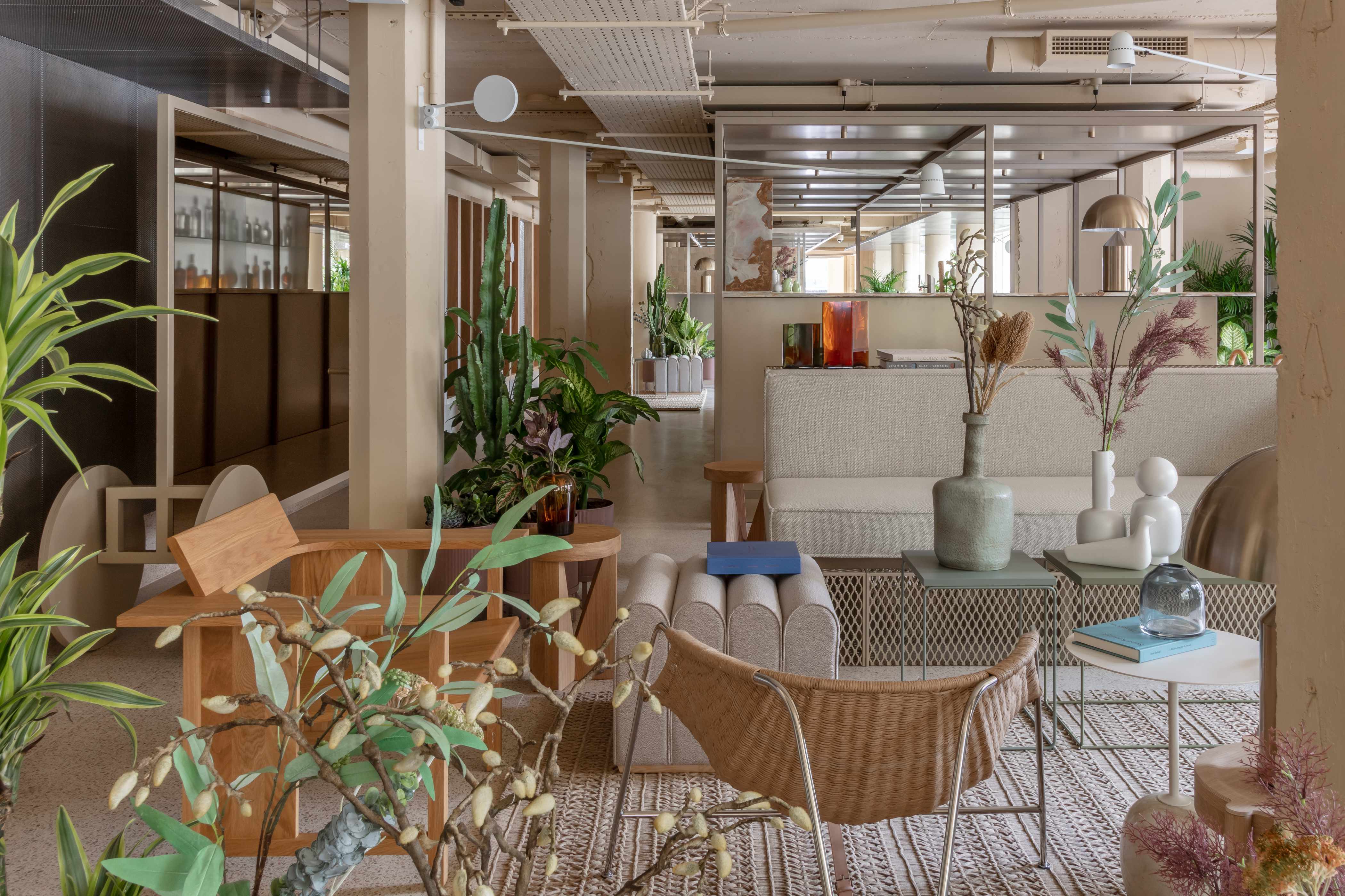 Communal Space : Locke at Broken Wharf, Millennium Bridge