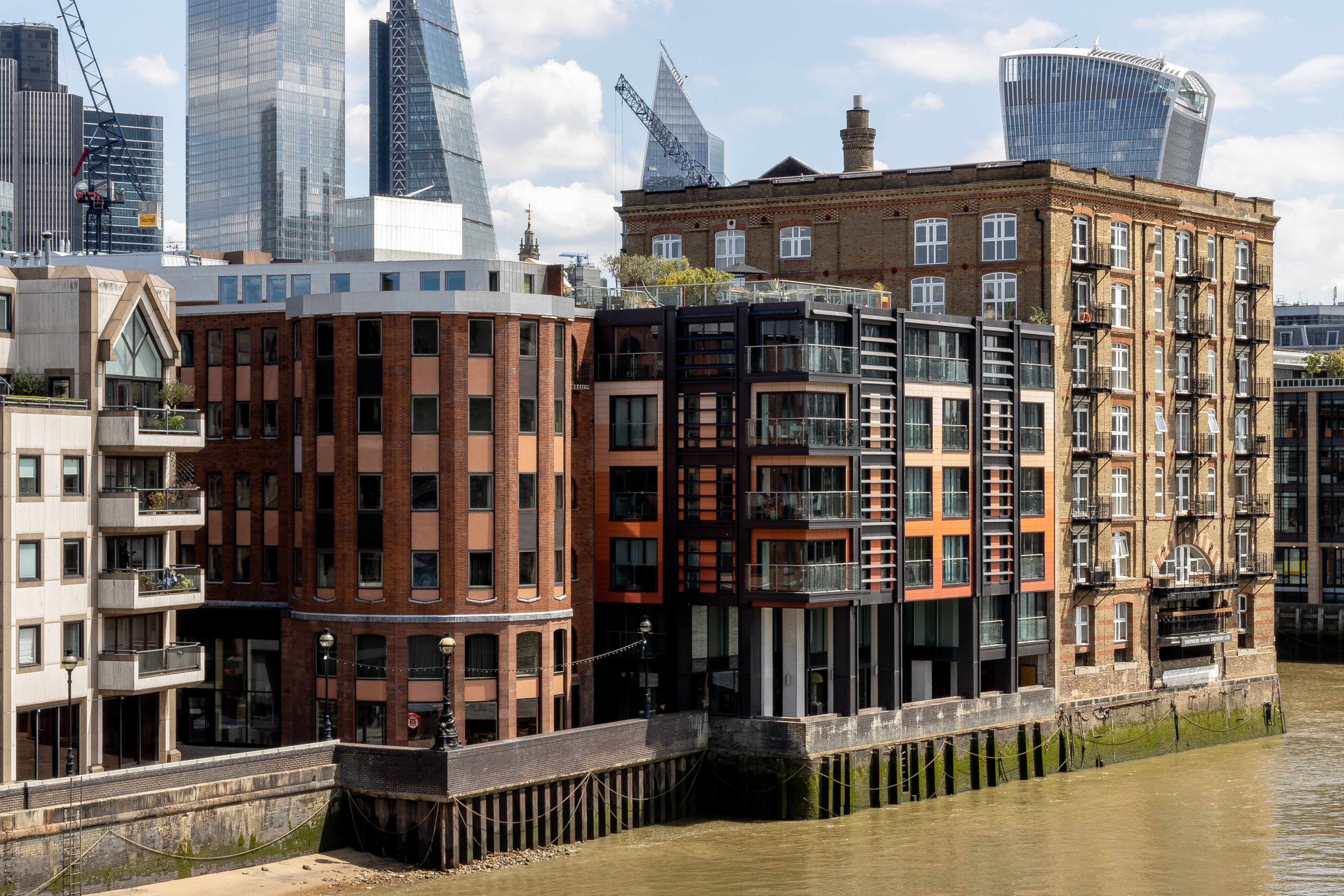 Exterior : Locke at Broken Wharf, Millennium Bridge