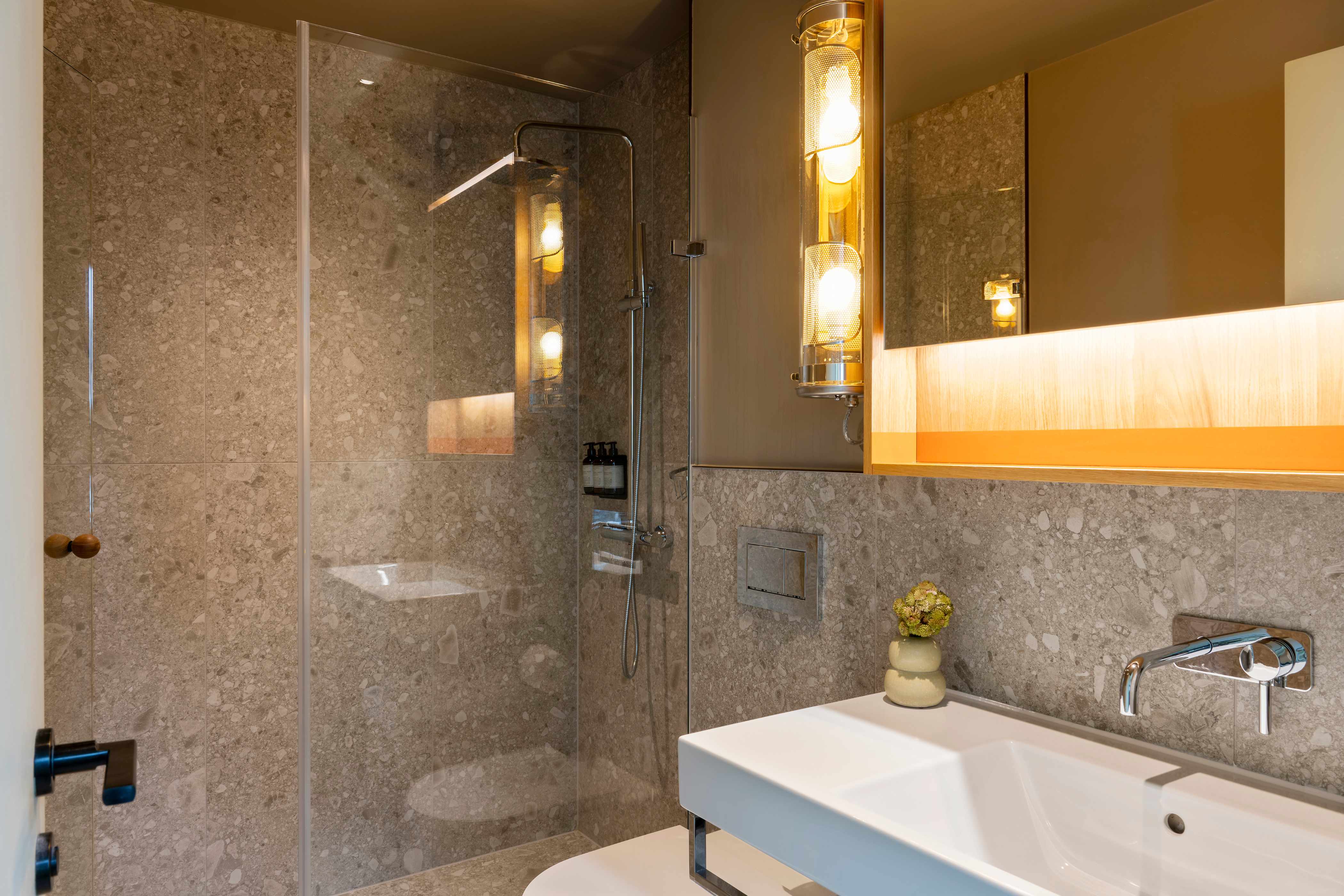 Bathroom : Locke at Broken Wharf, Millennium Bridge