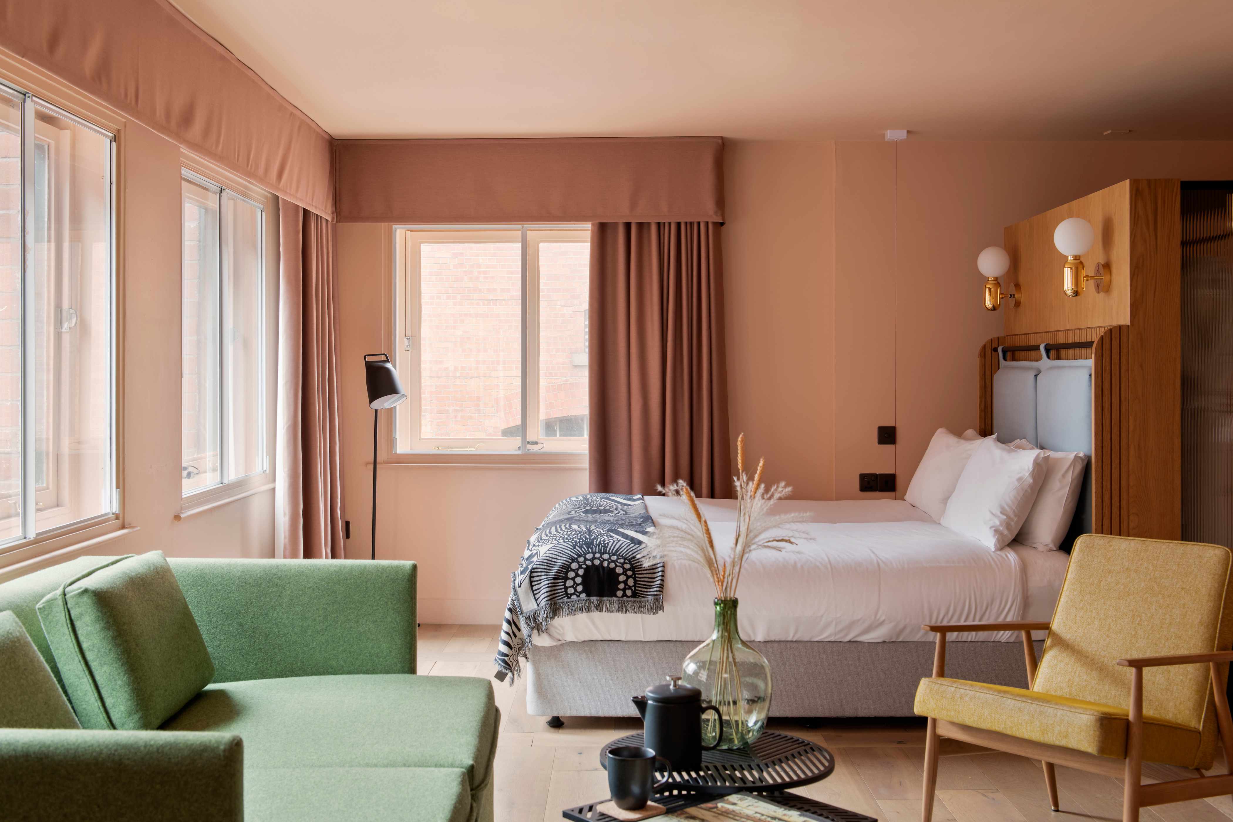 Bedroom : One-Bedroom-Suite-Sofa-Bed